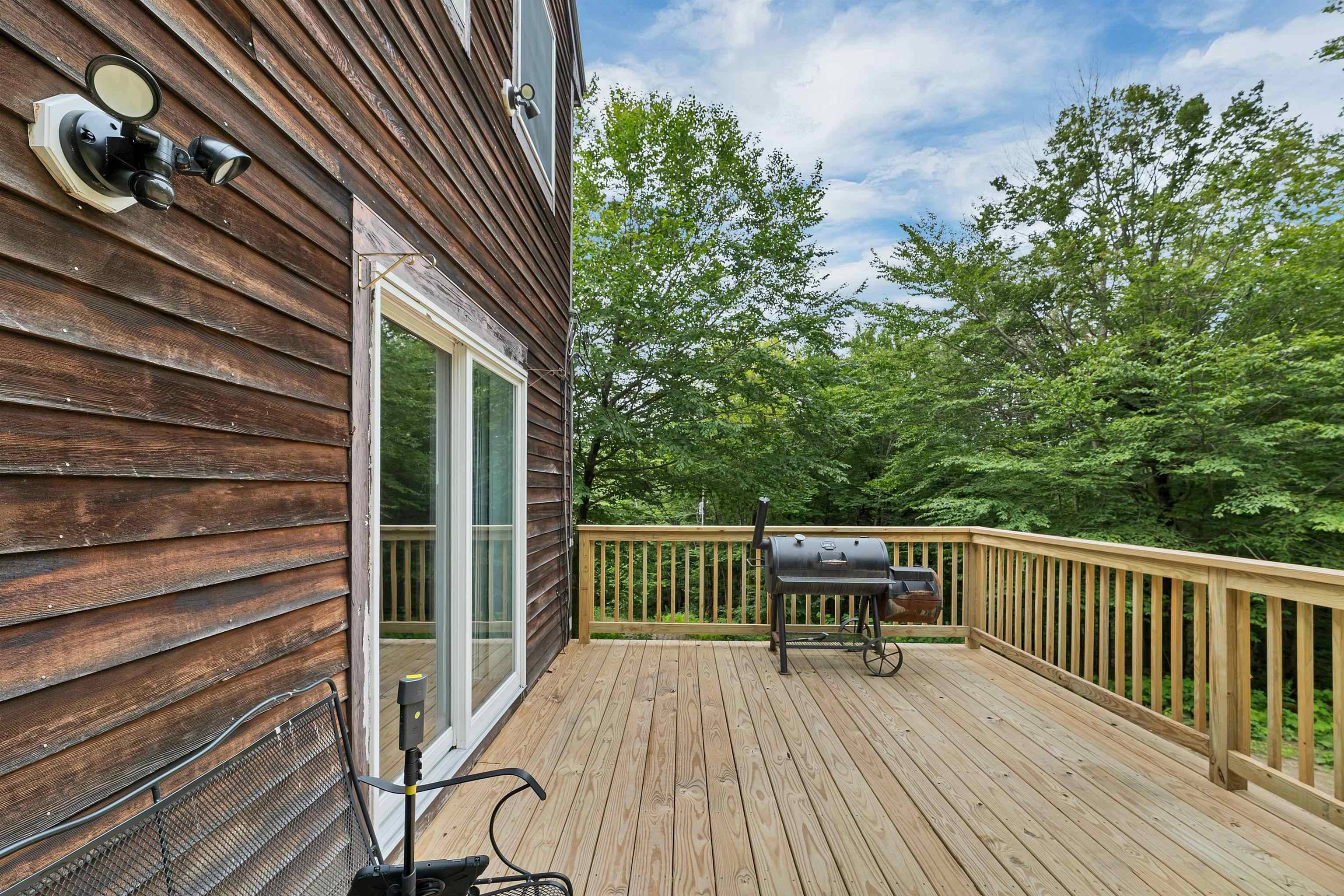 New Hampton, NH 03256,562 Straits RD