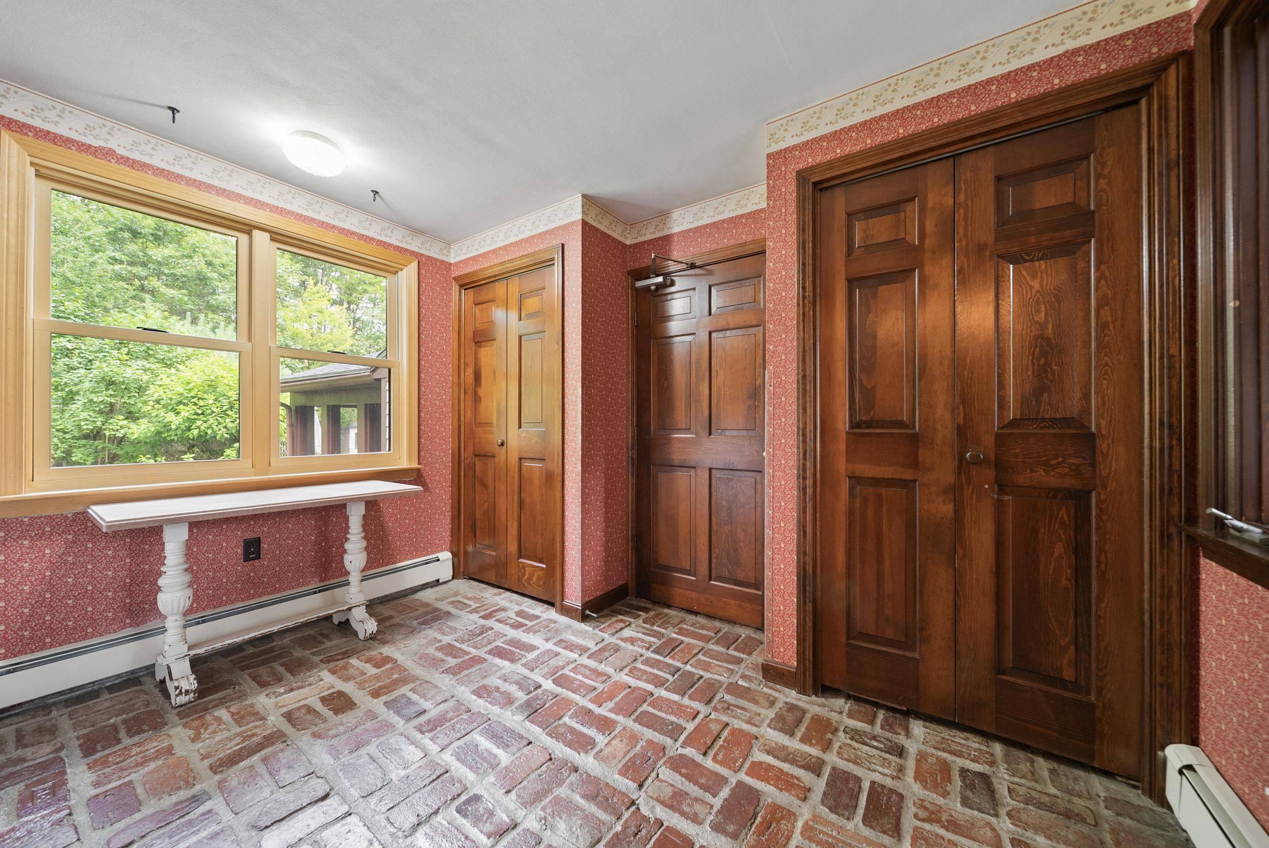 Bedford, NH 03110,79 King RD