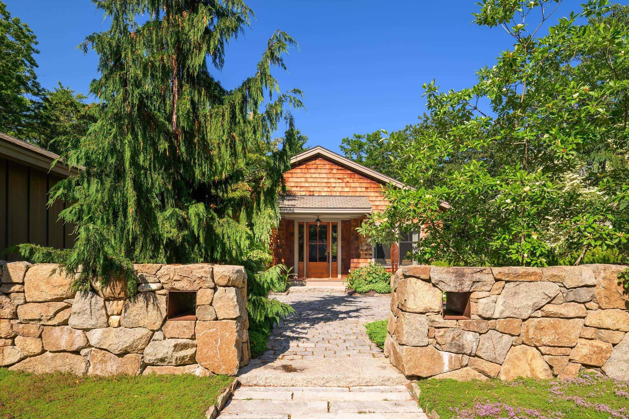 York, ME 03902,109 Pine Hill RD