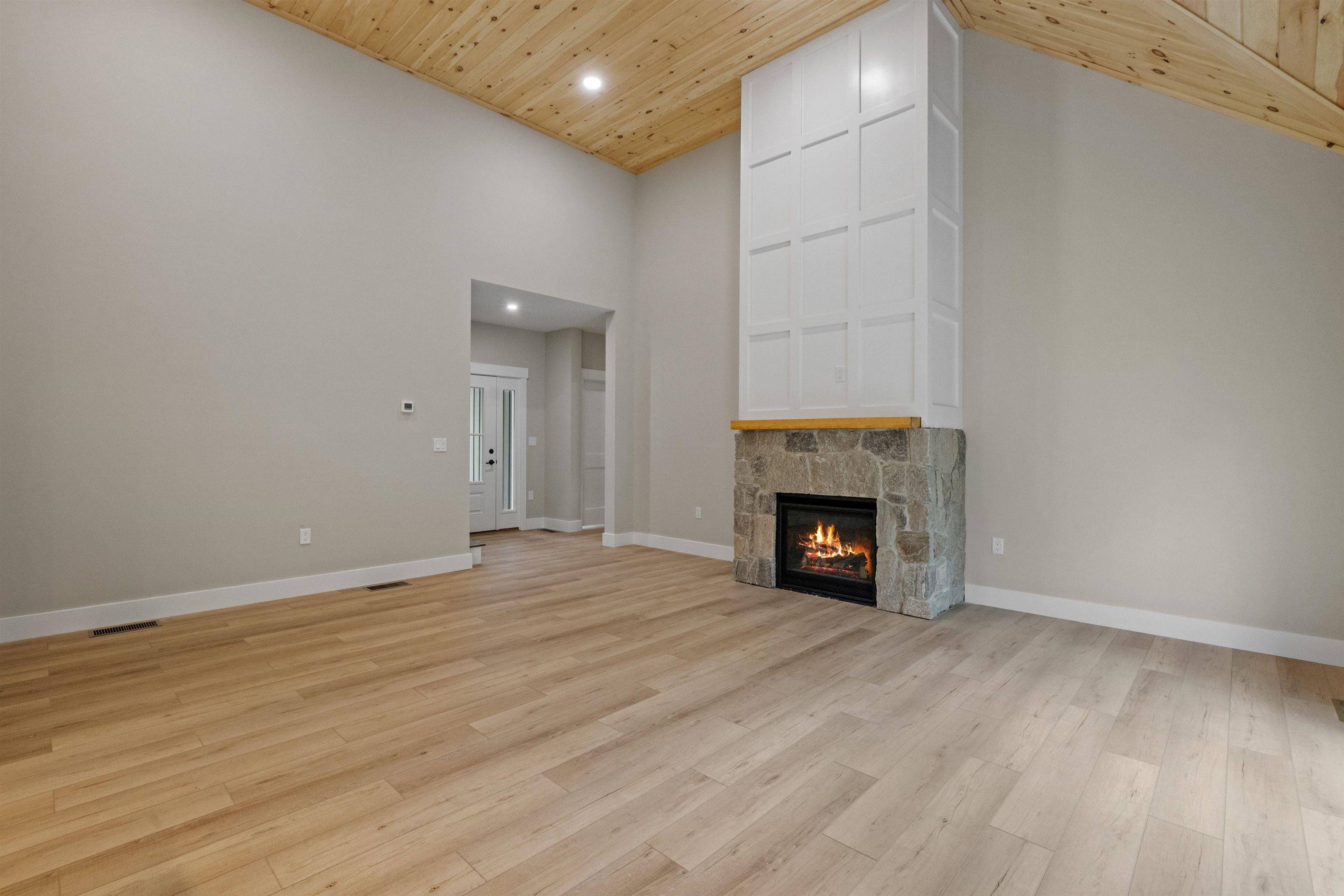 Laconia, NH 03246,293 Sterling DR