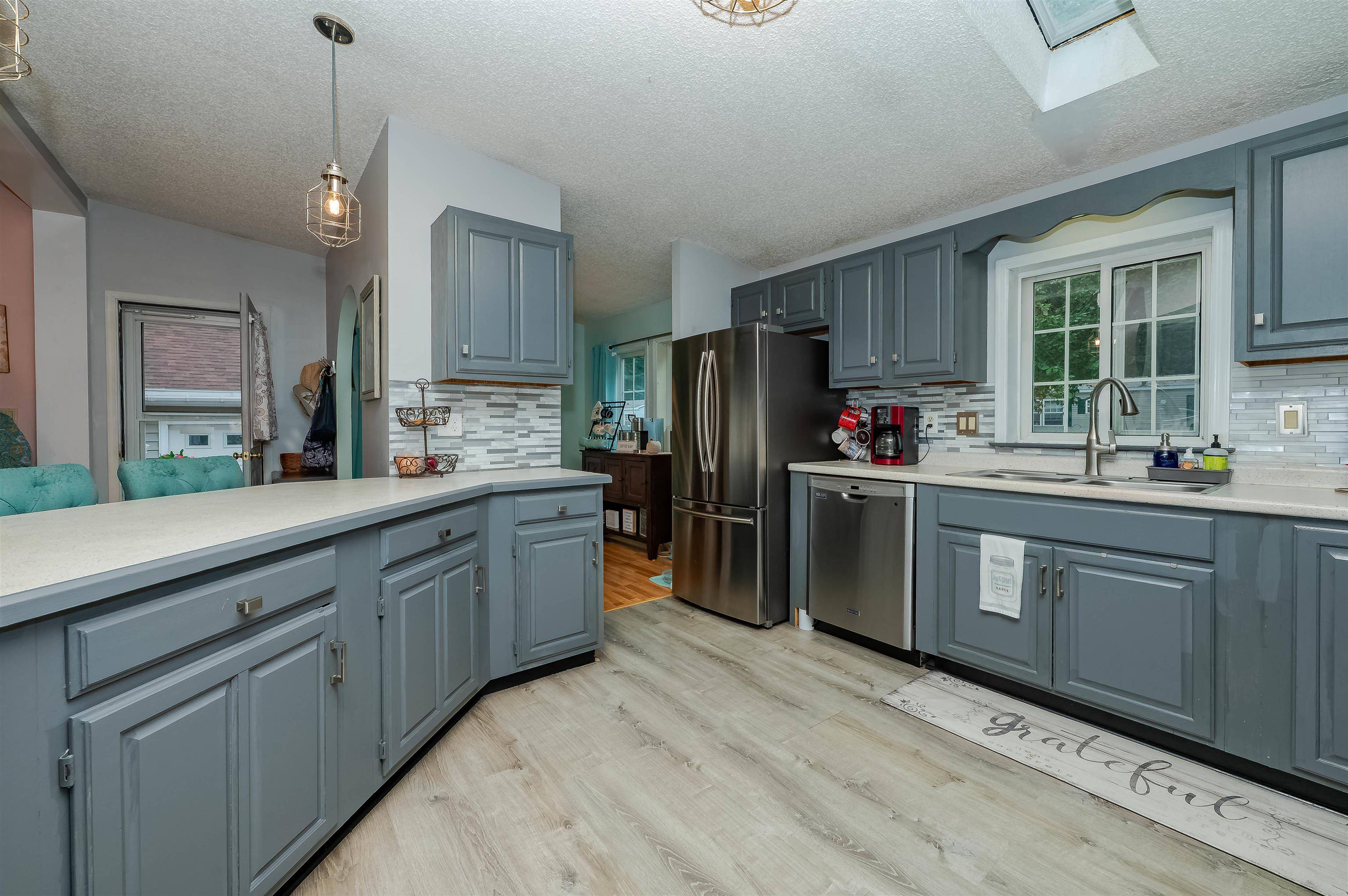 Rochester, NH 03868,11 Murray DR