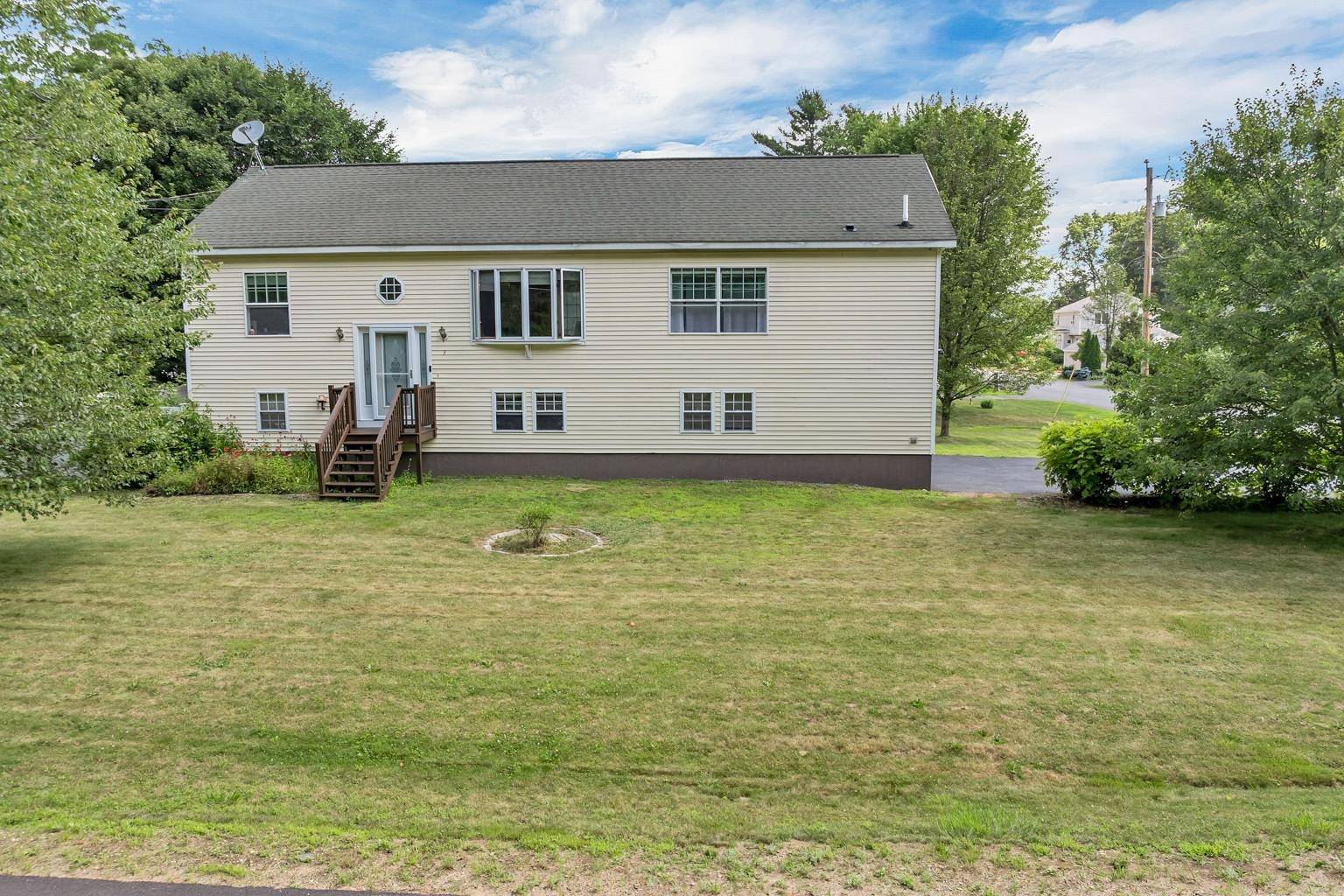 Rochester, NH 03867,3 Amanda ST