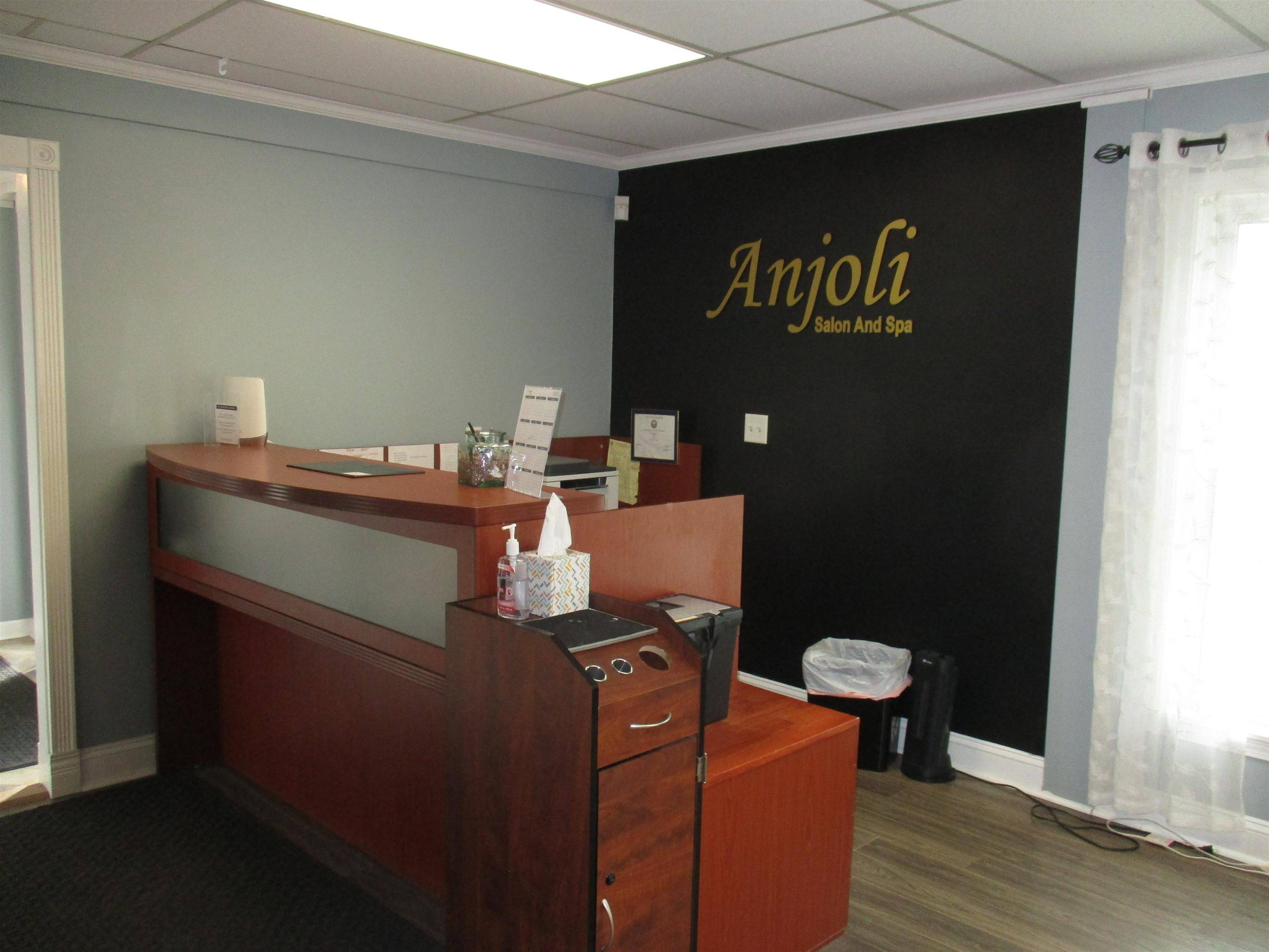 Amherst, NH 03031,135 NH-Route 101A