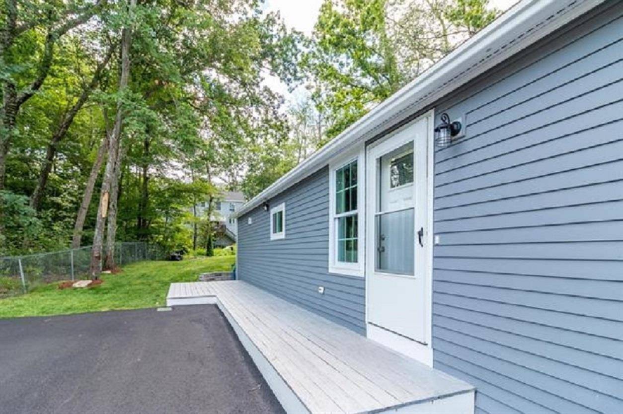 Derry, NH 03038,9 Gena AVE