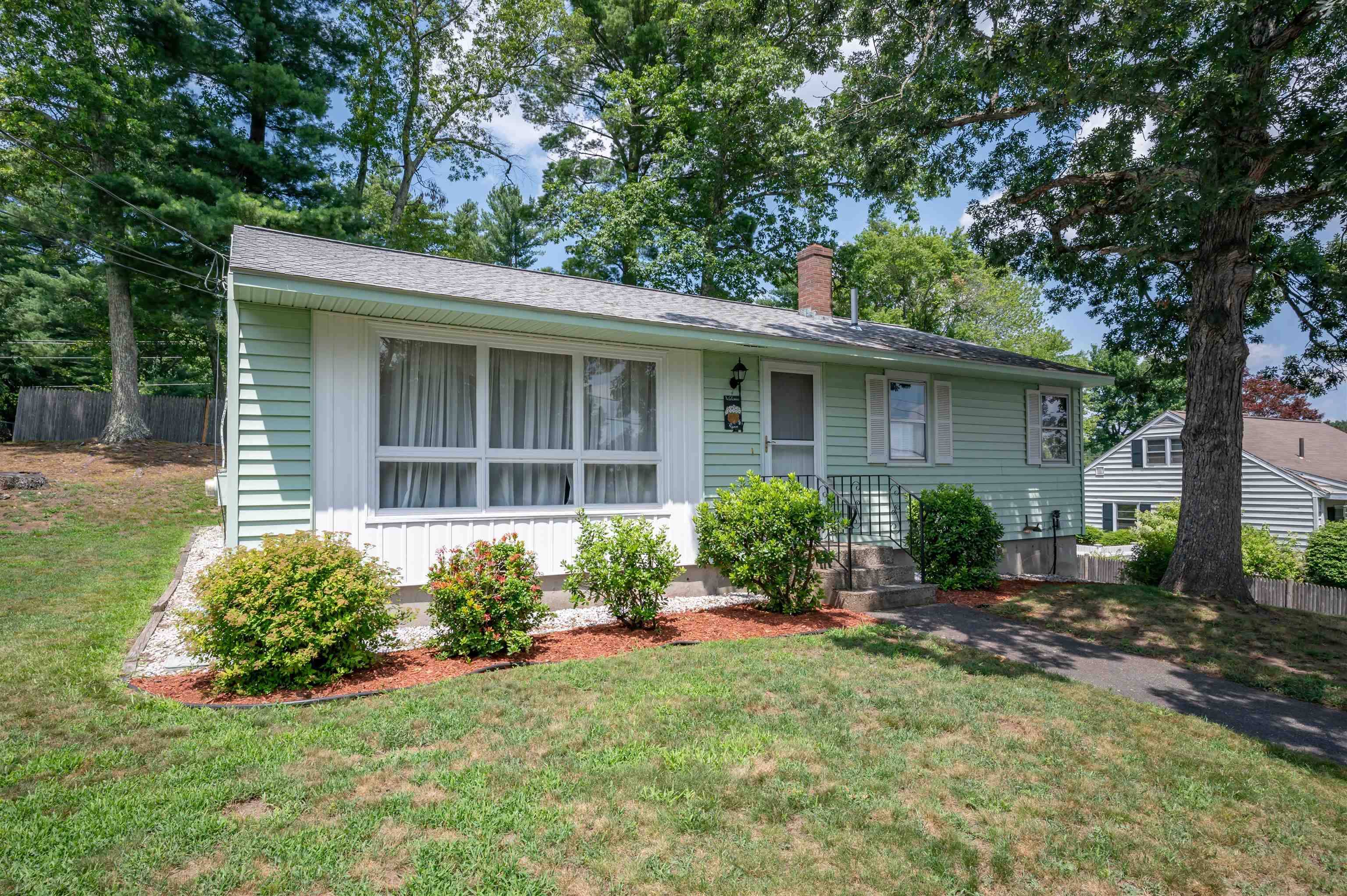 Nashua, NH 03063-2522,21 Sims ST