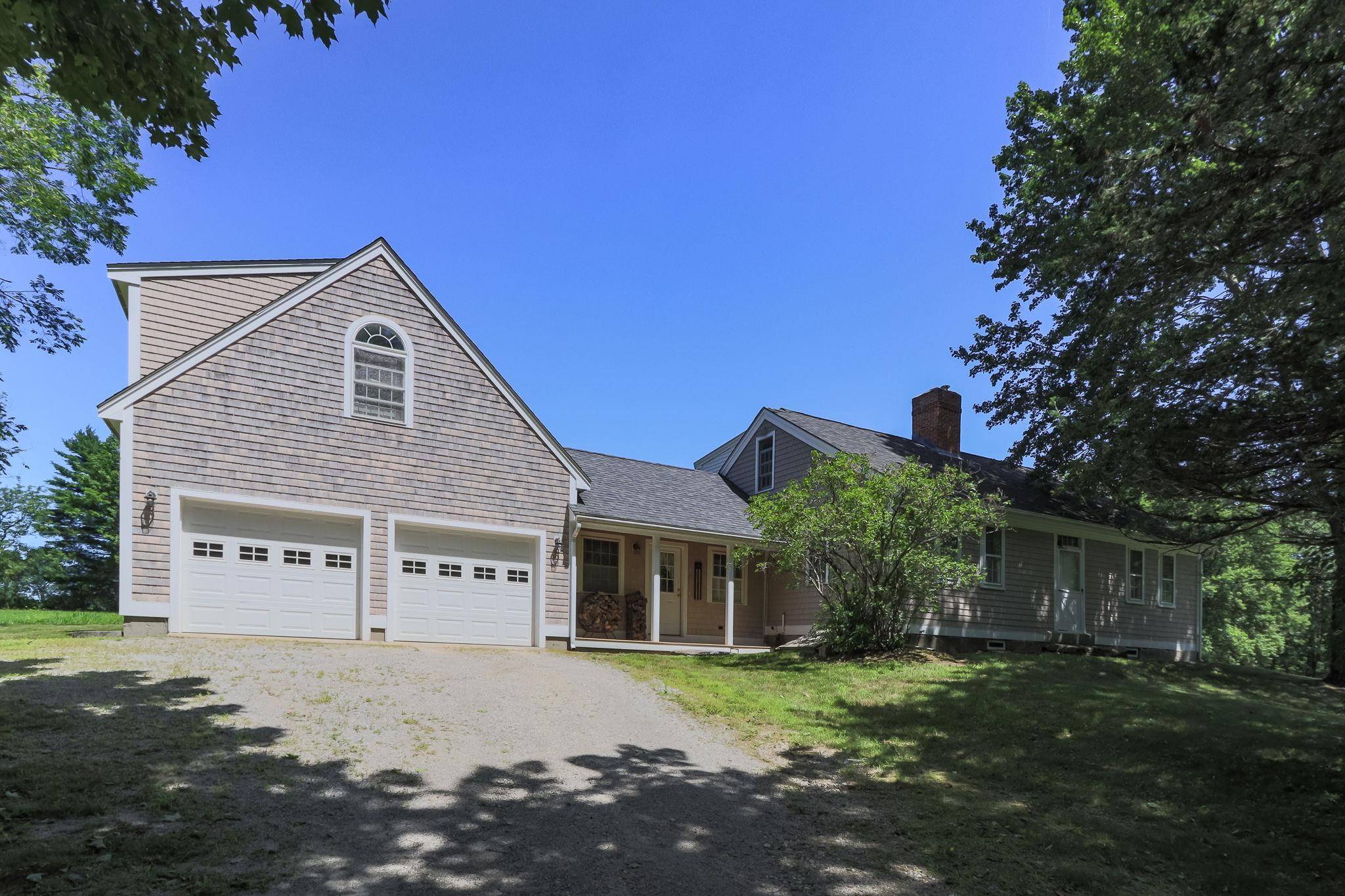 New Boston, NH 03070,135 Mccollum RD