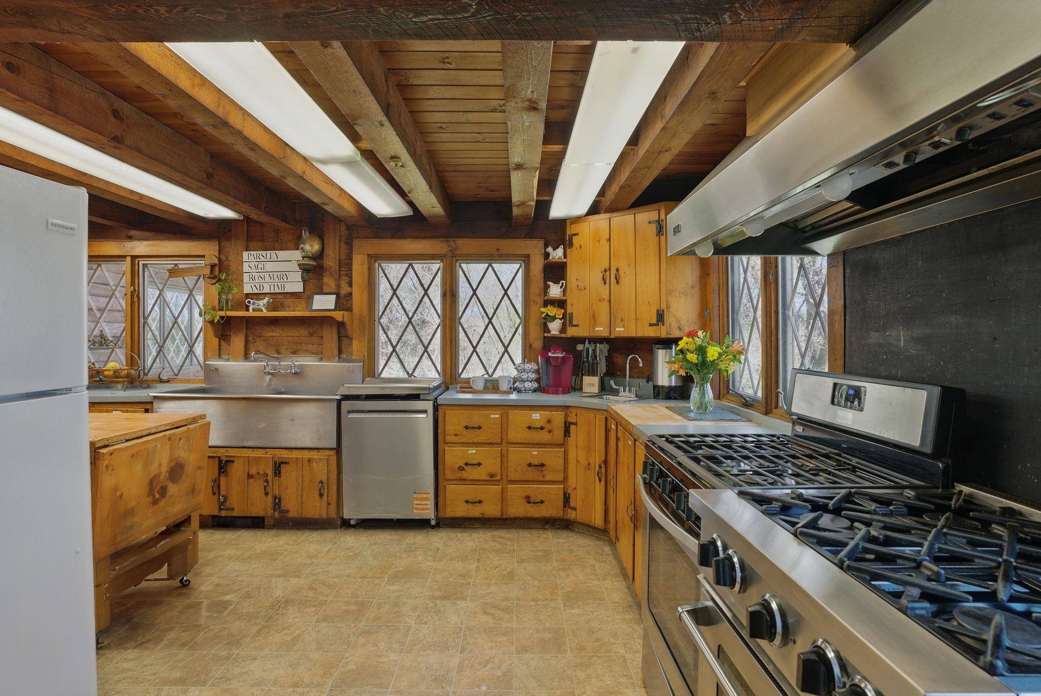 Temple, NH 03084,19 Putnam RD