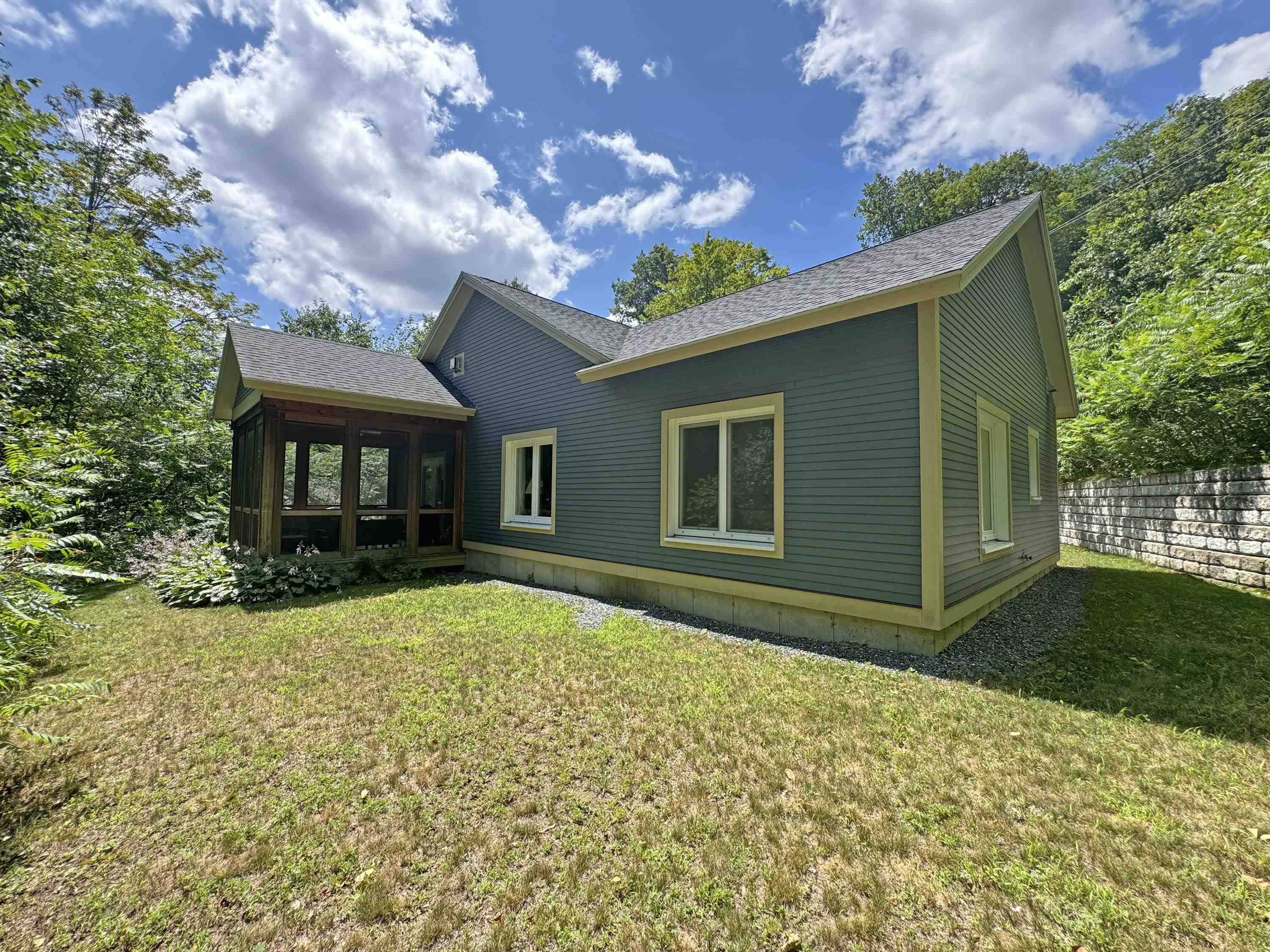 Dummerston, VT 05301,321 Leonard RD
