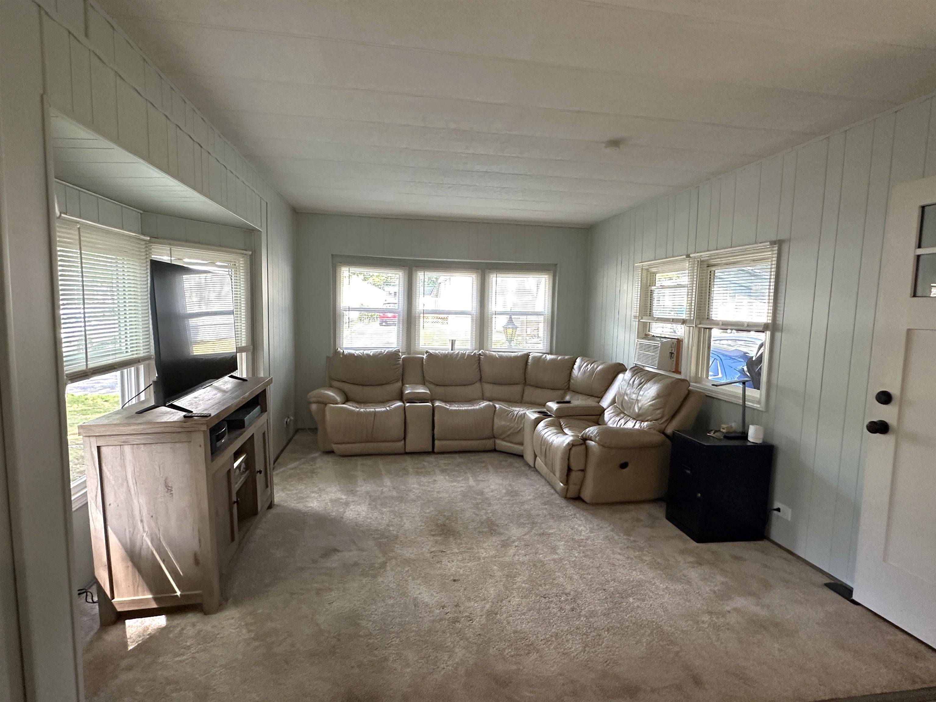 Exeter, NH 03833,614 Canterbury DR