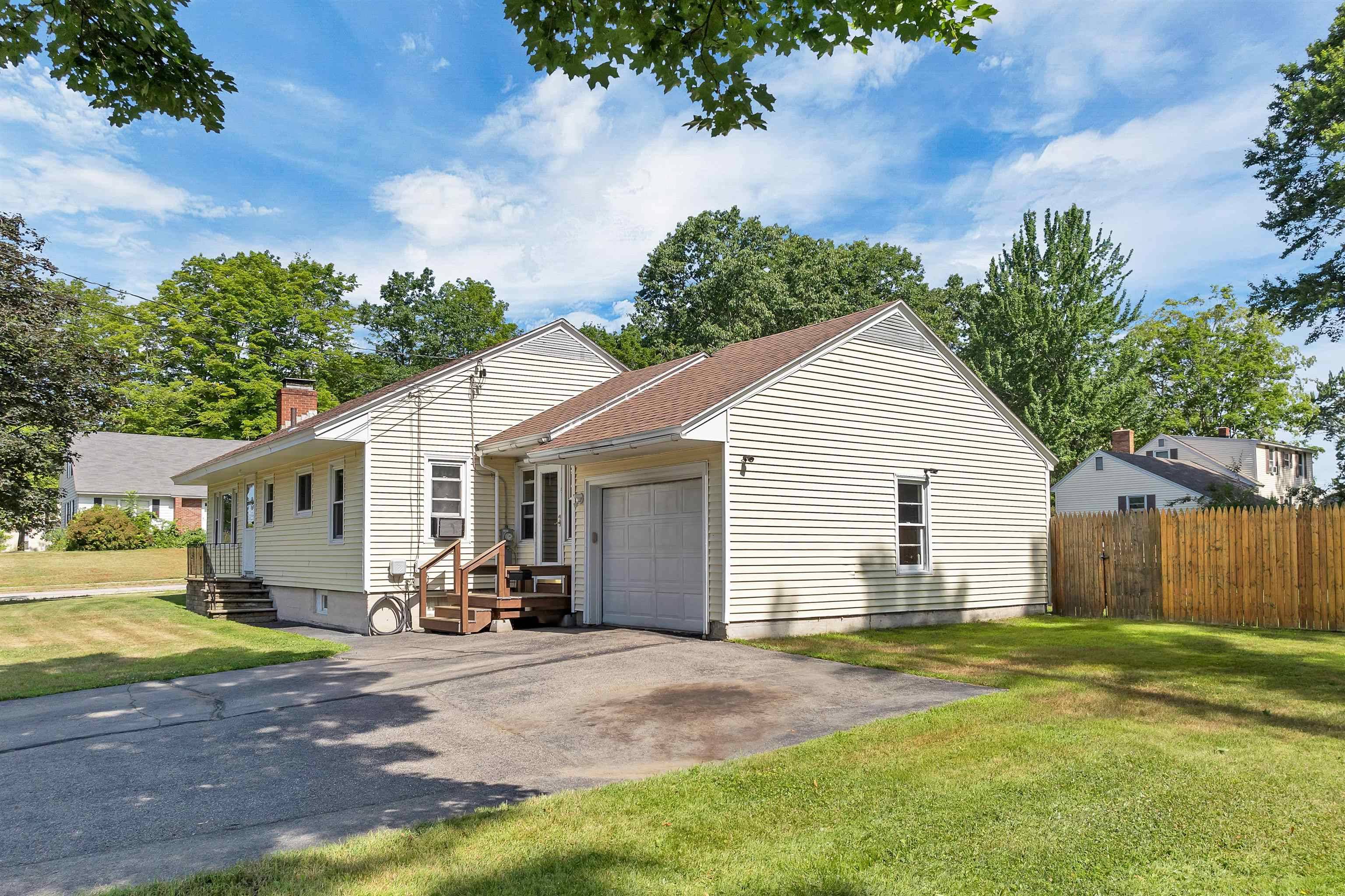 Laconia, NH 03246,17 Batchelder ST