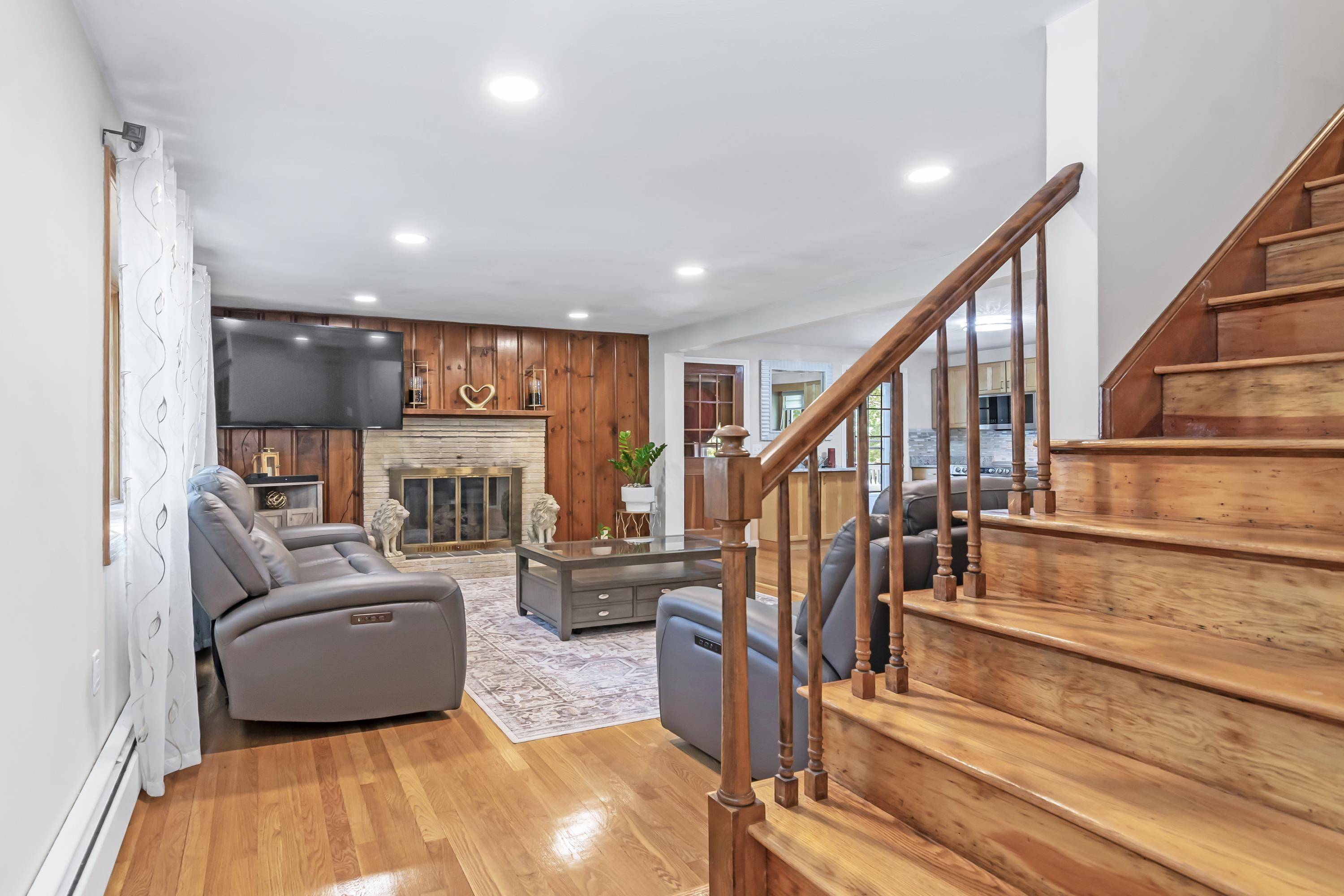 Hudson, NH 03051,151 highland ST