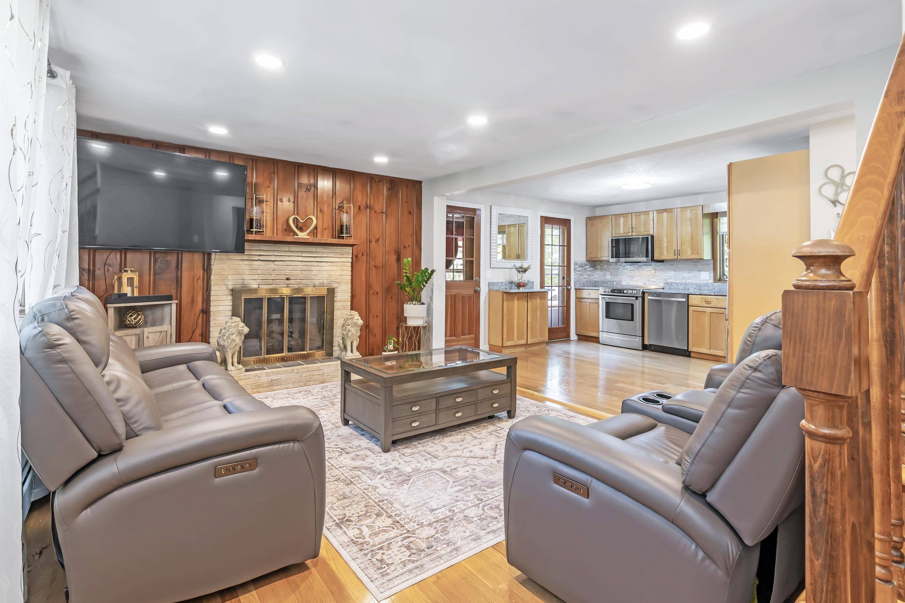 Hudson, NH 03051,151 highland ST