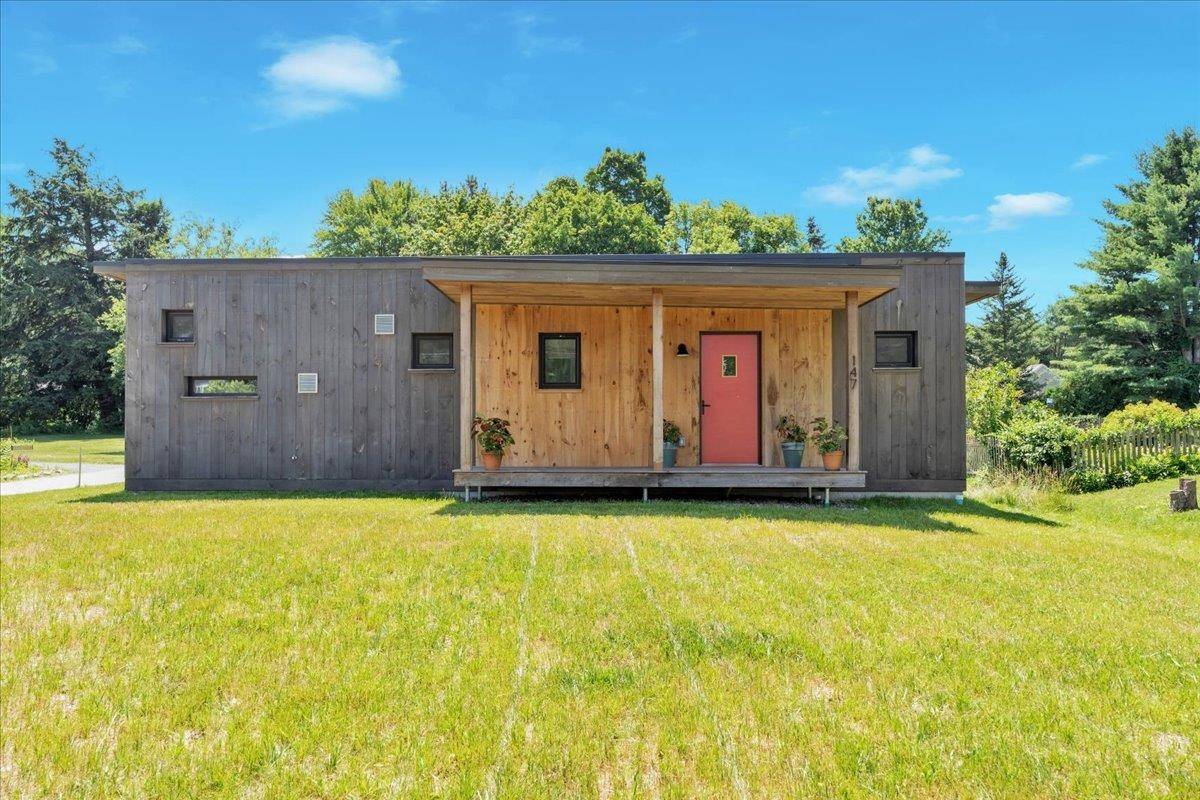 Shelburne, VT 05482,868 Falls RD