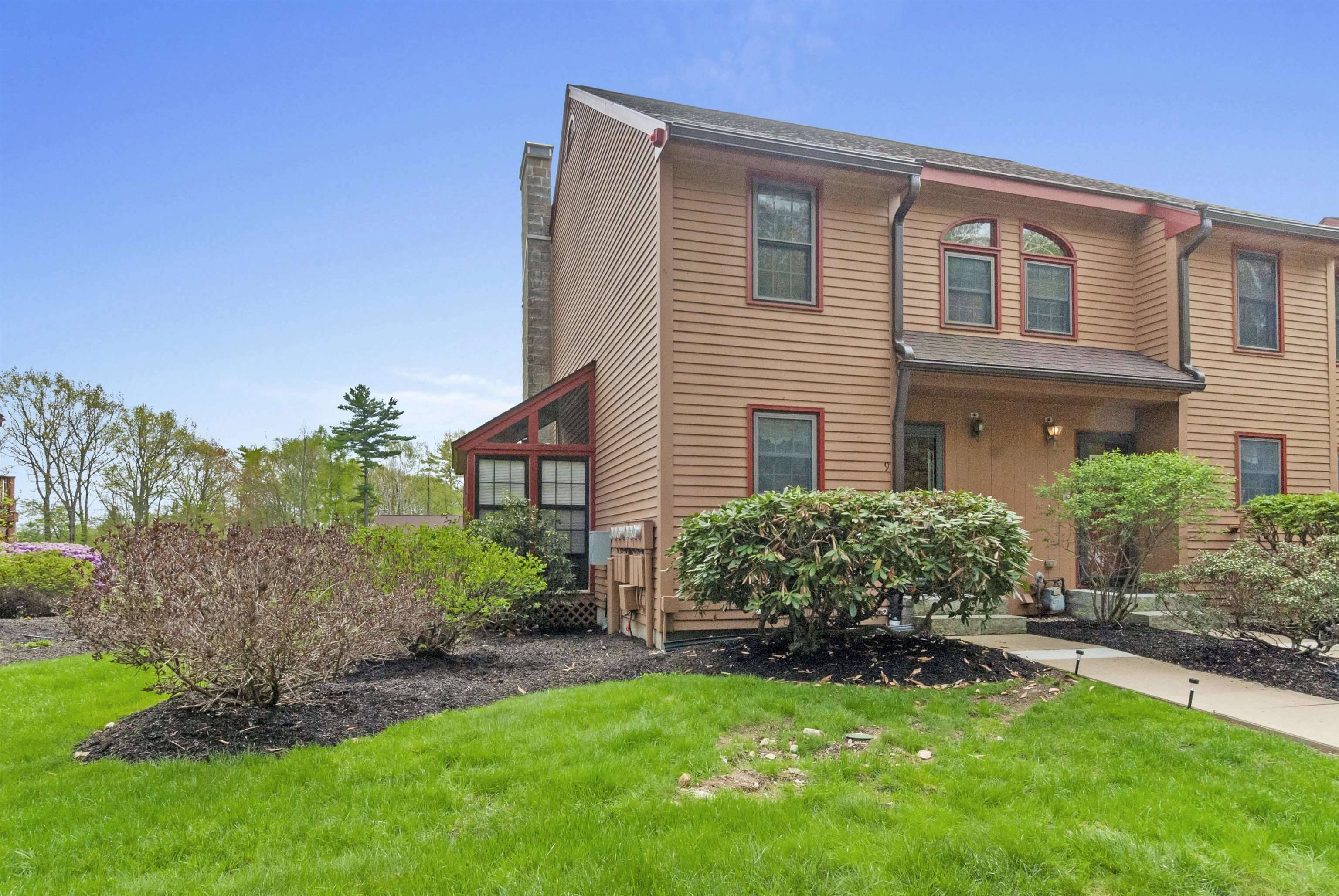 Laconia, NH 03246,240 Franklin ST #9