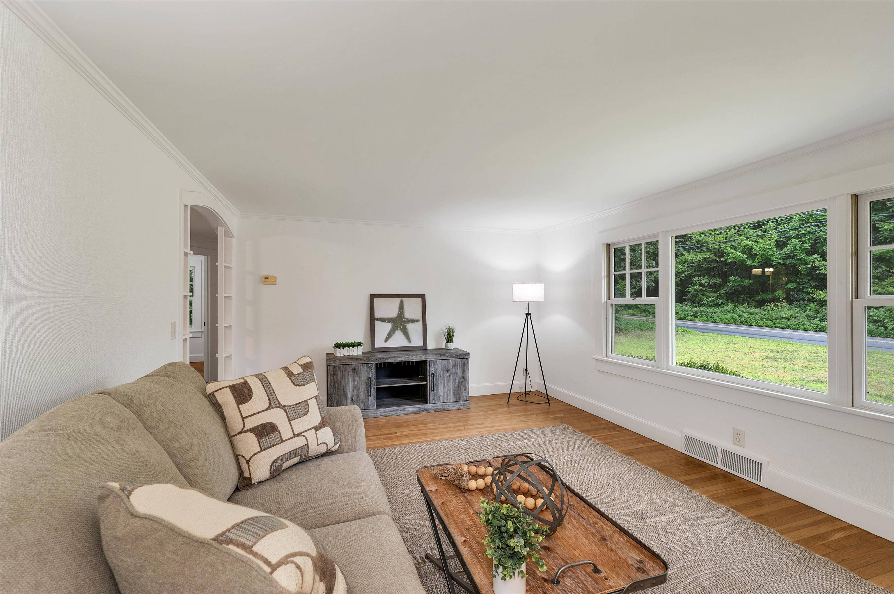 Hampton Falls, NH 03844,104 Kensington RD