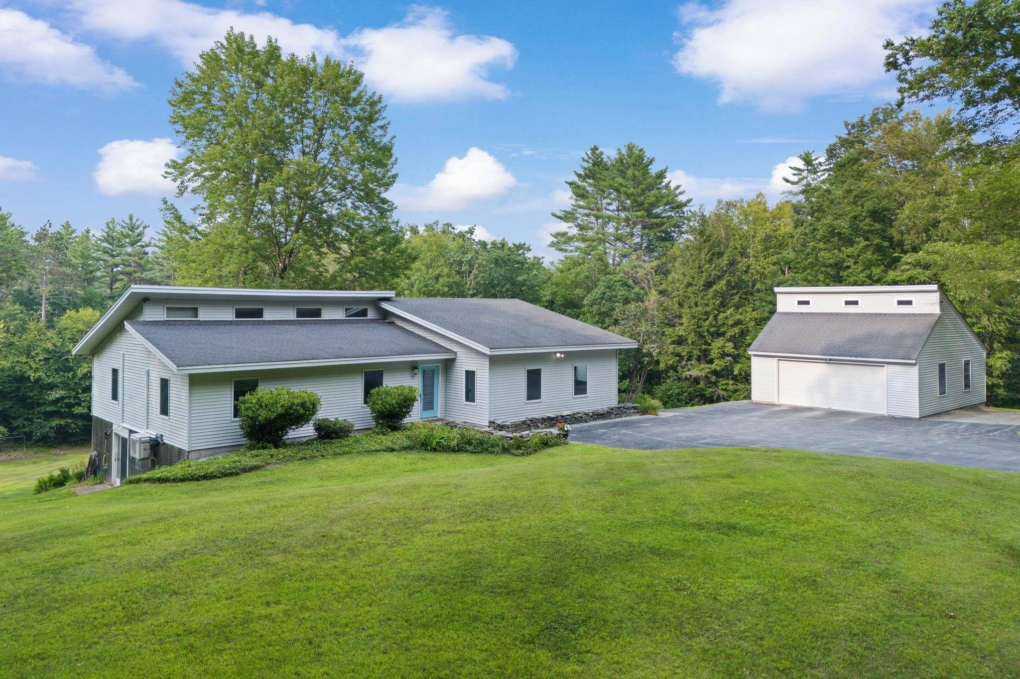 Hopkinton, NH 03229,712 Broad Cove RD