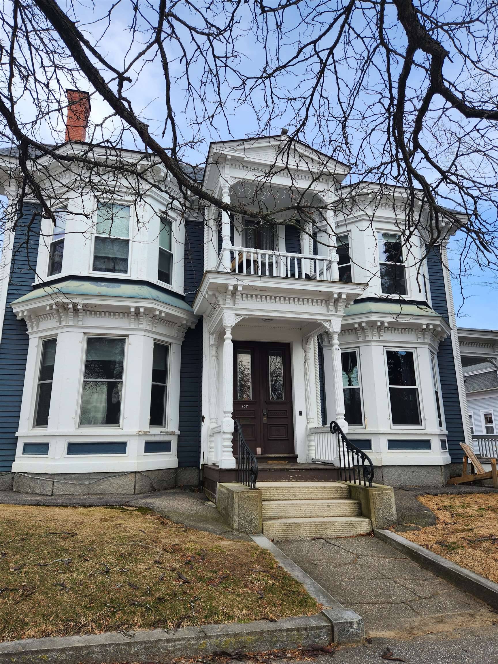 Laconia, NH 03246,127 Pleasant ST #5
