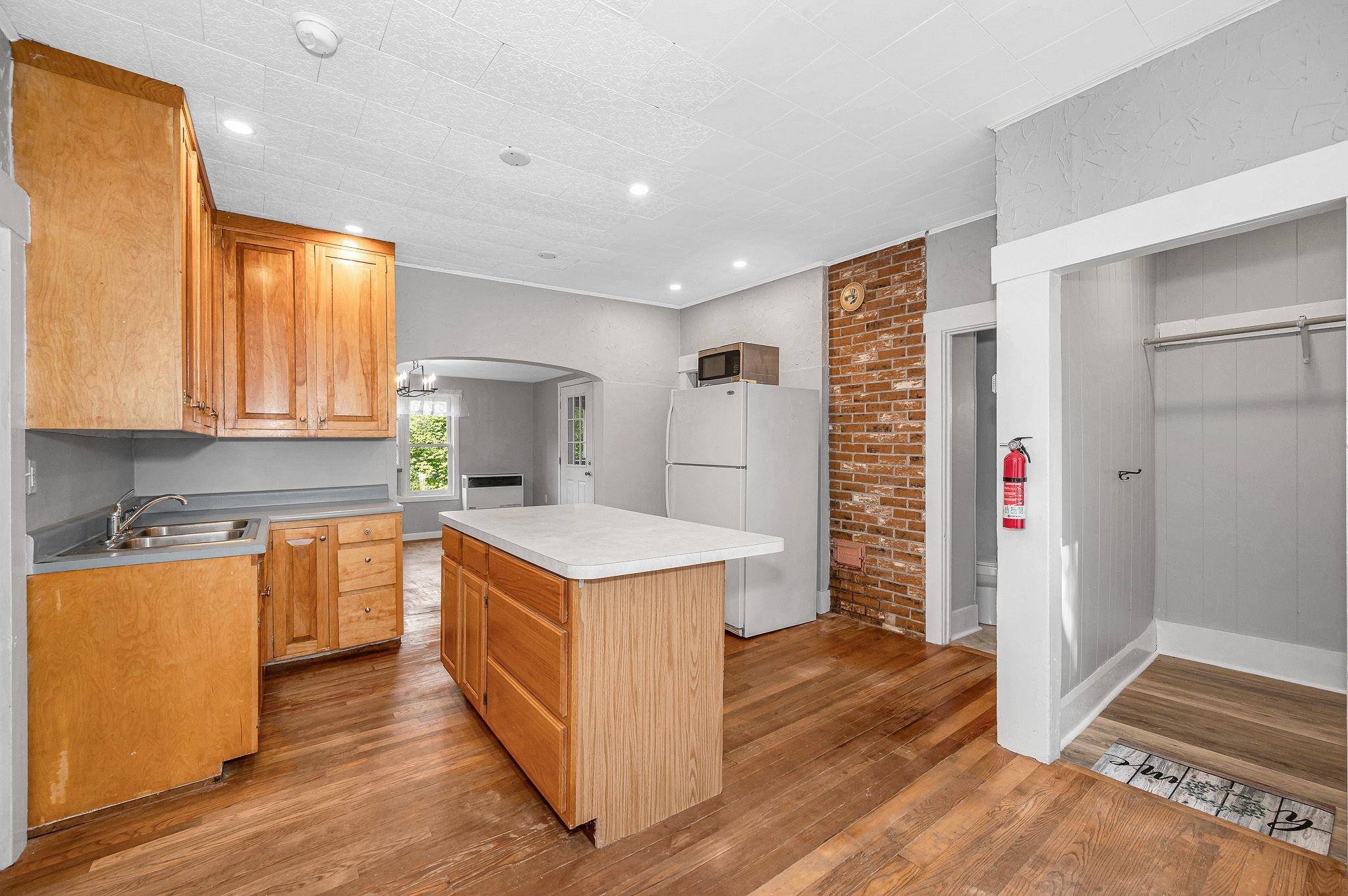 Pittsfield, NH 03263,4 Berry AVE