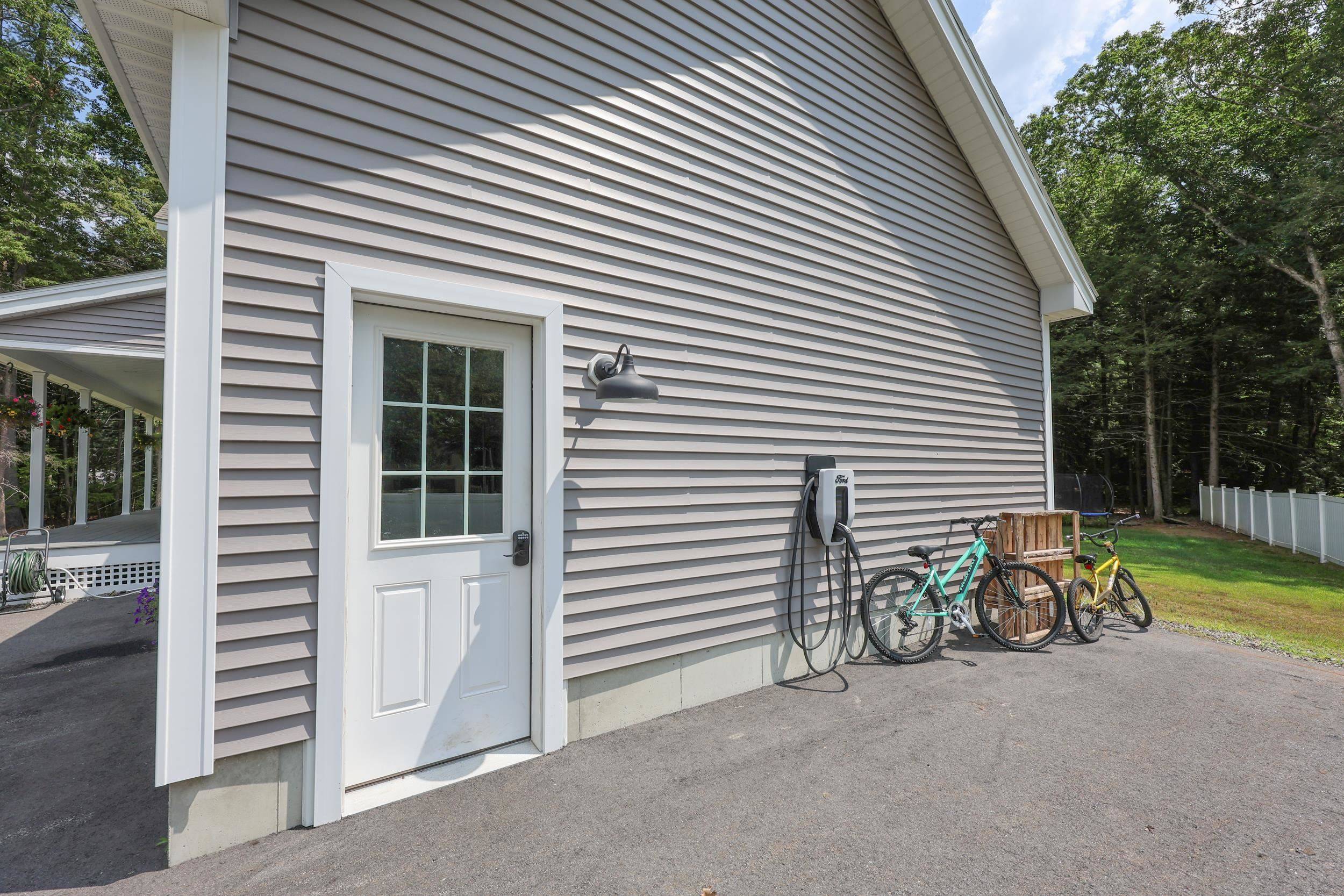 Litchfield, NH 03052,13 Pinecrest RD