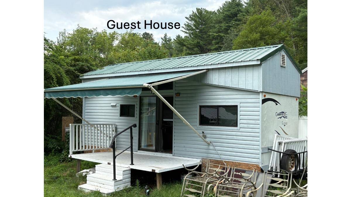Claremont, NH 03743,35 Grandview ST