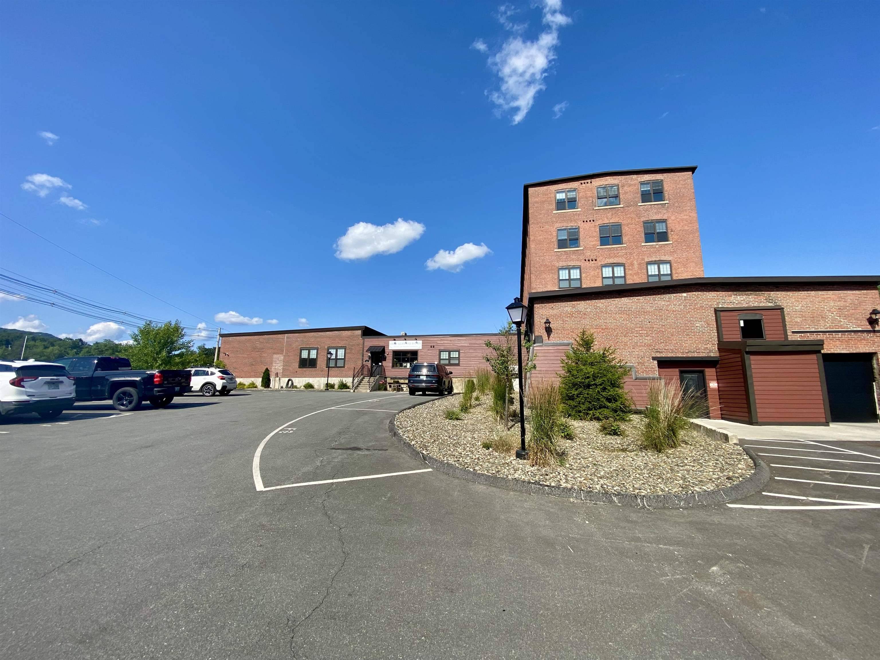 Littleton, NH 03561,24 Beacon ST