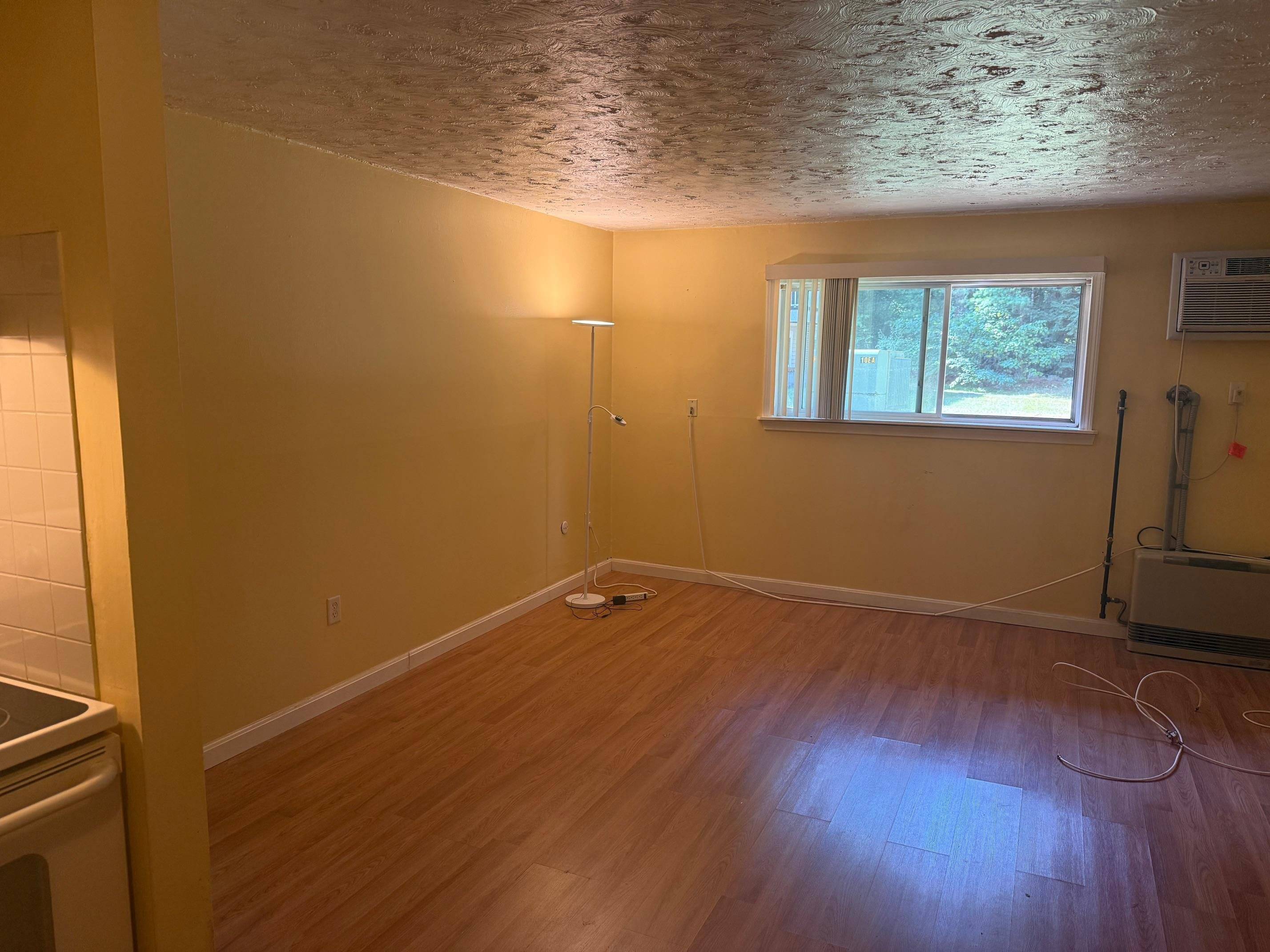 Londonderry, NH 03054,124 Capitol Hill DR