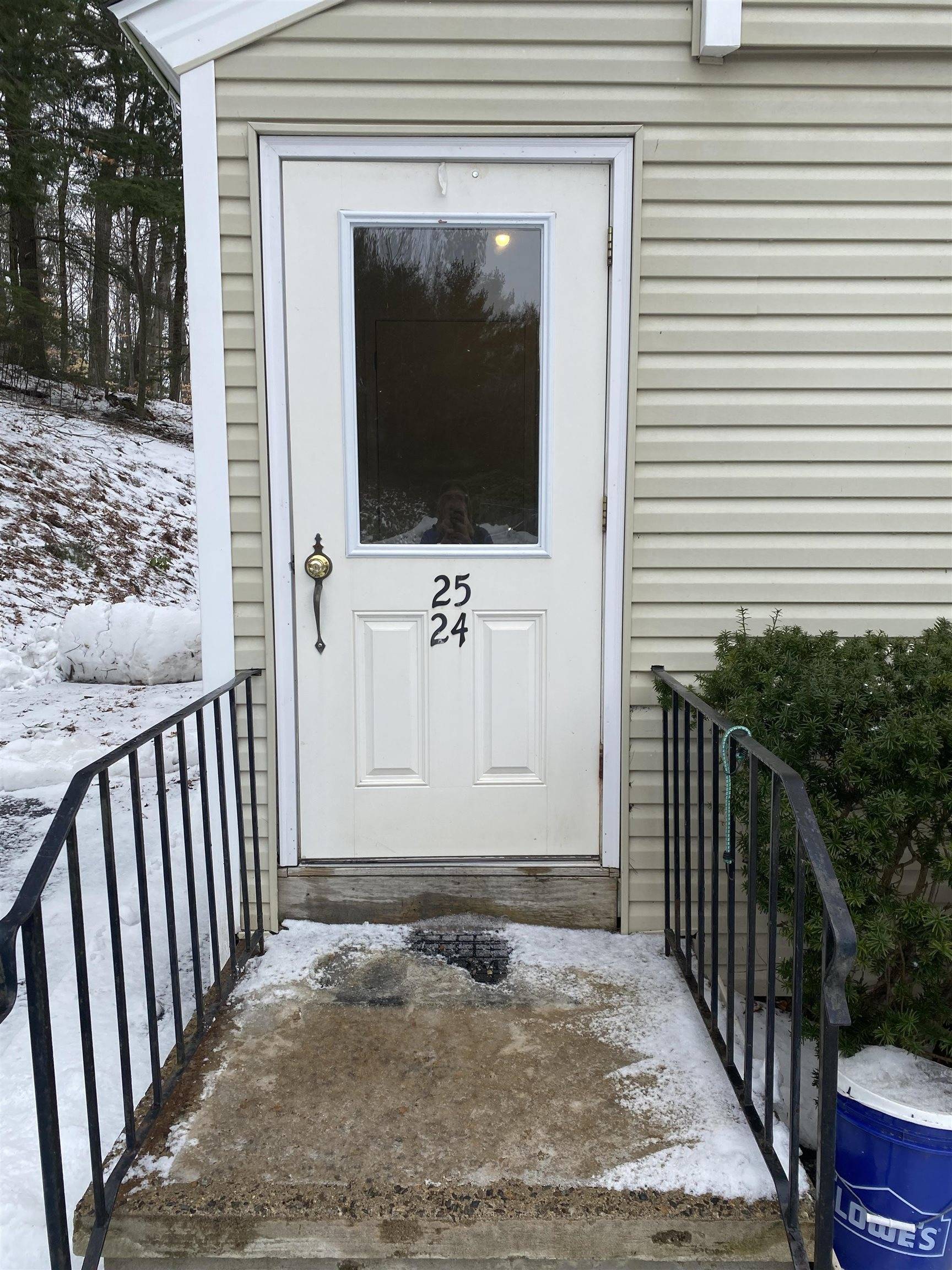 Laconia, NH 03246,883 Weirs BLVD #24