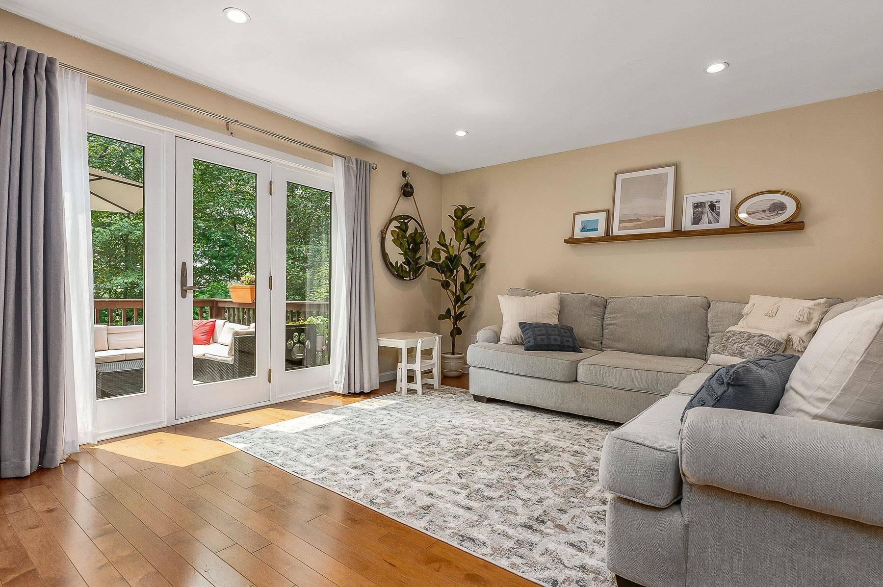 Stratham, NH 03885,36 Thornhill RD