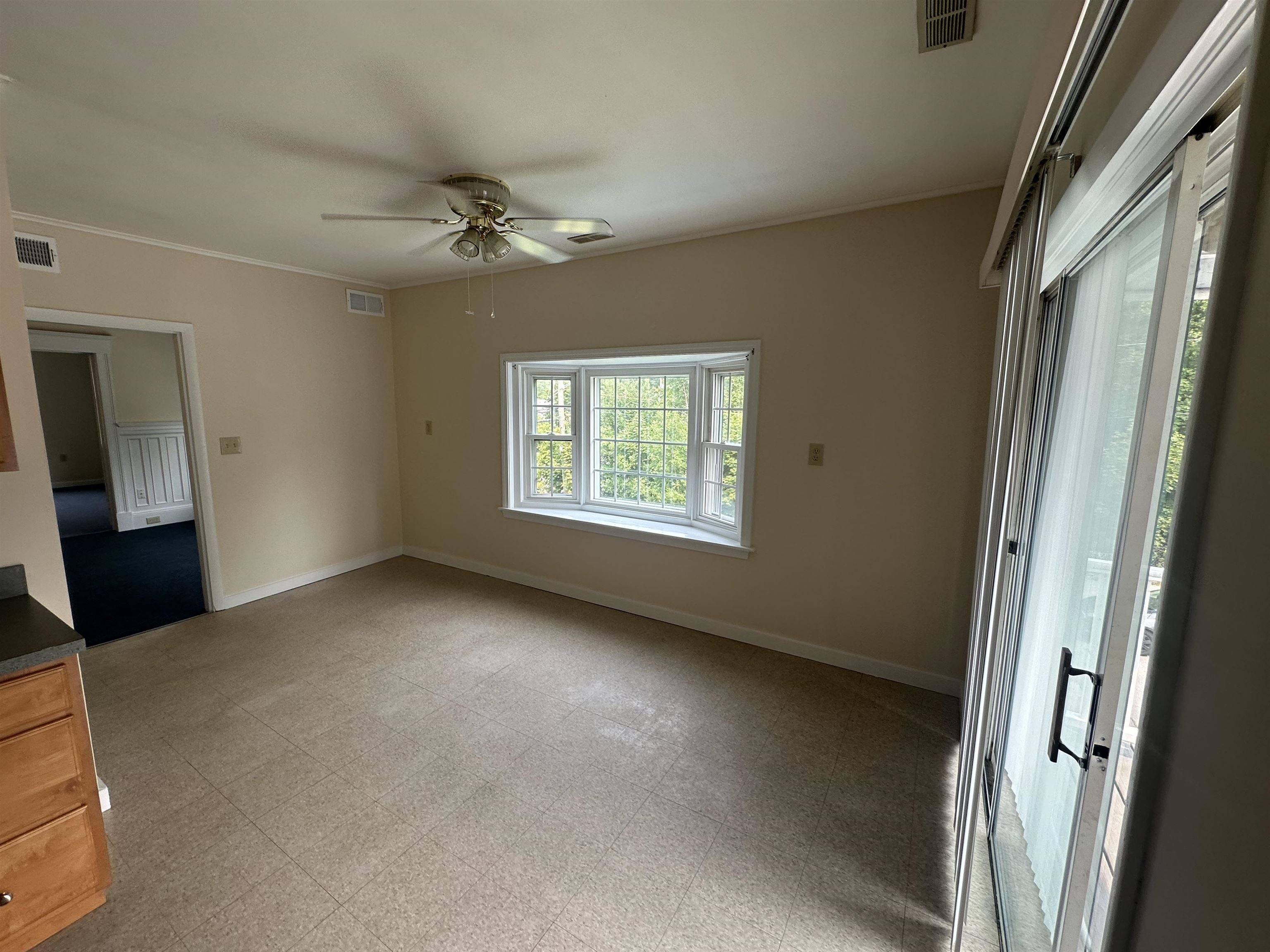 Manchester, NH 03103,3027 Brown AVE