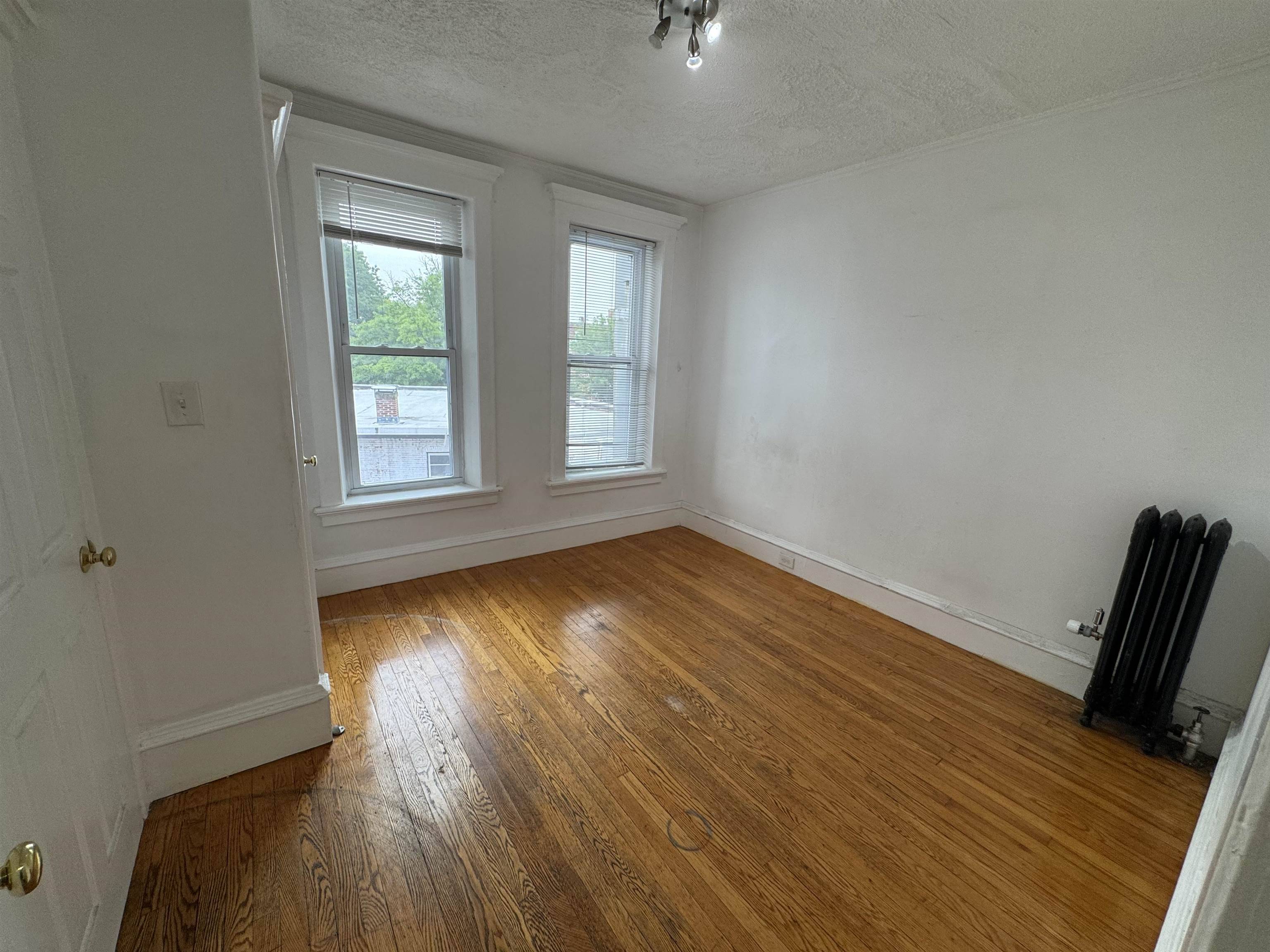 Keene, NH 03431,11 Court ST #9