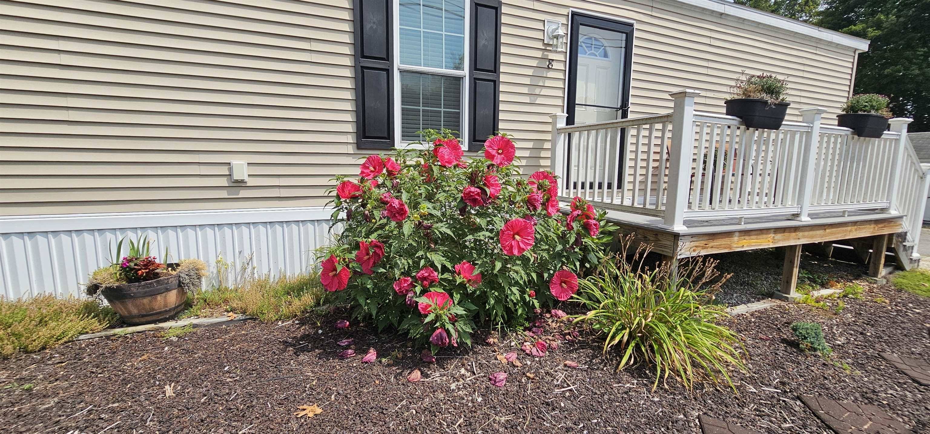 Londonderry, NH 03053,8 Barksdale AVE