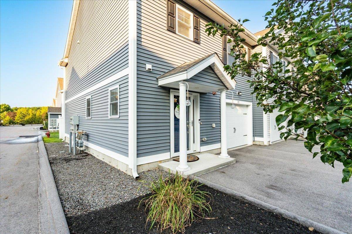 Nashua, NH 03063,17 Deerwood DR #E