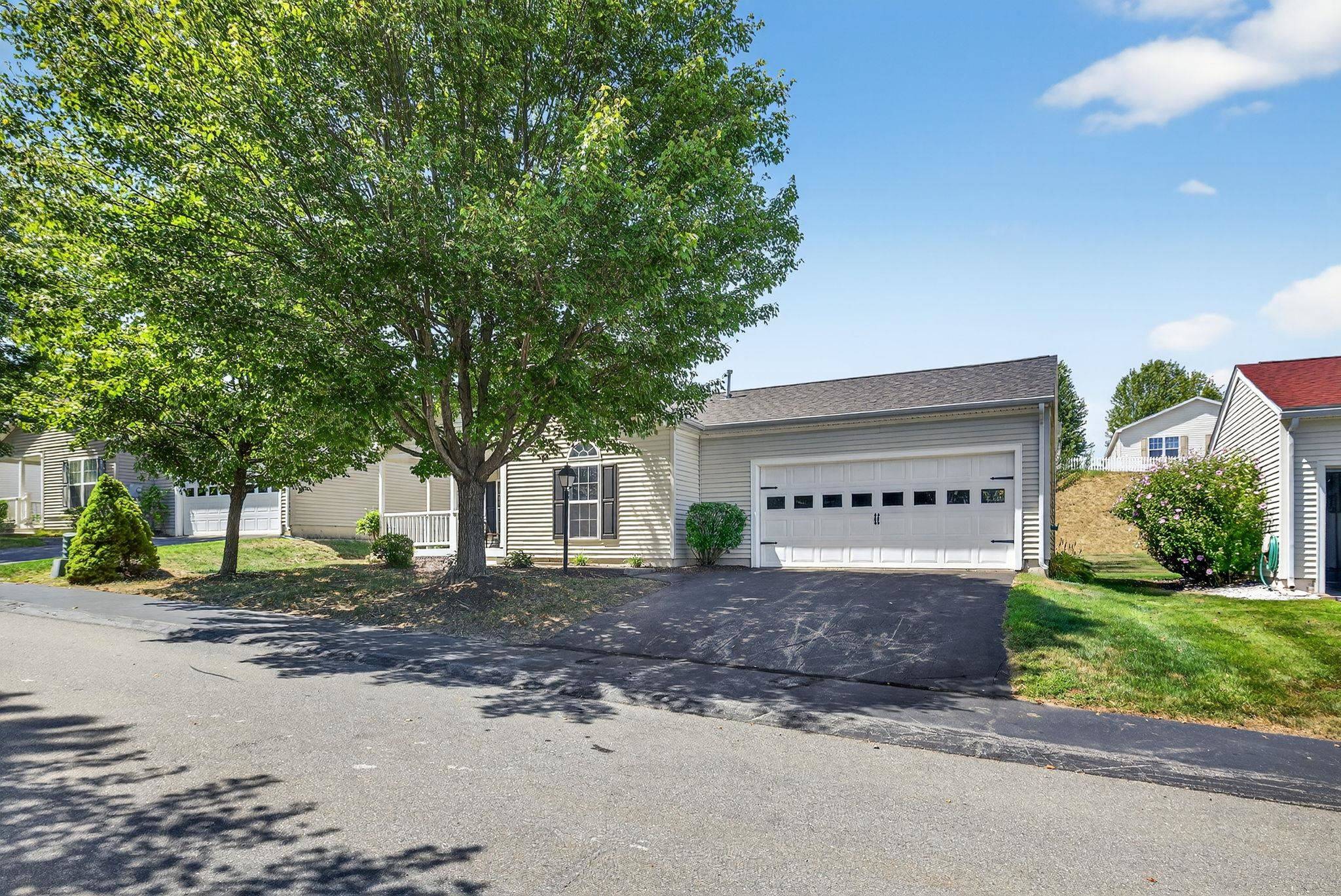 Manchester, NH 03104,32 Greystone WAY