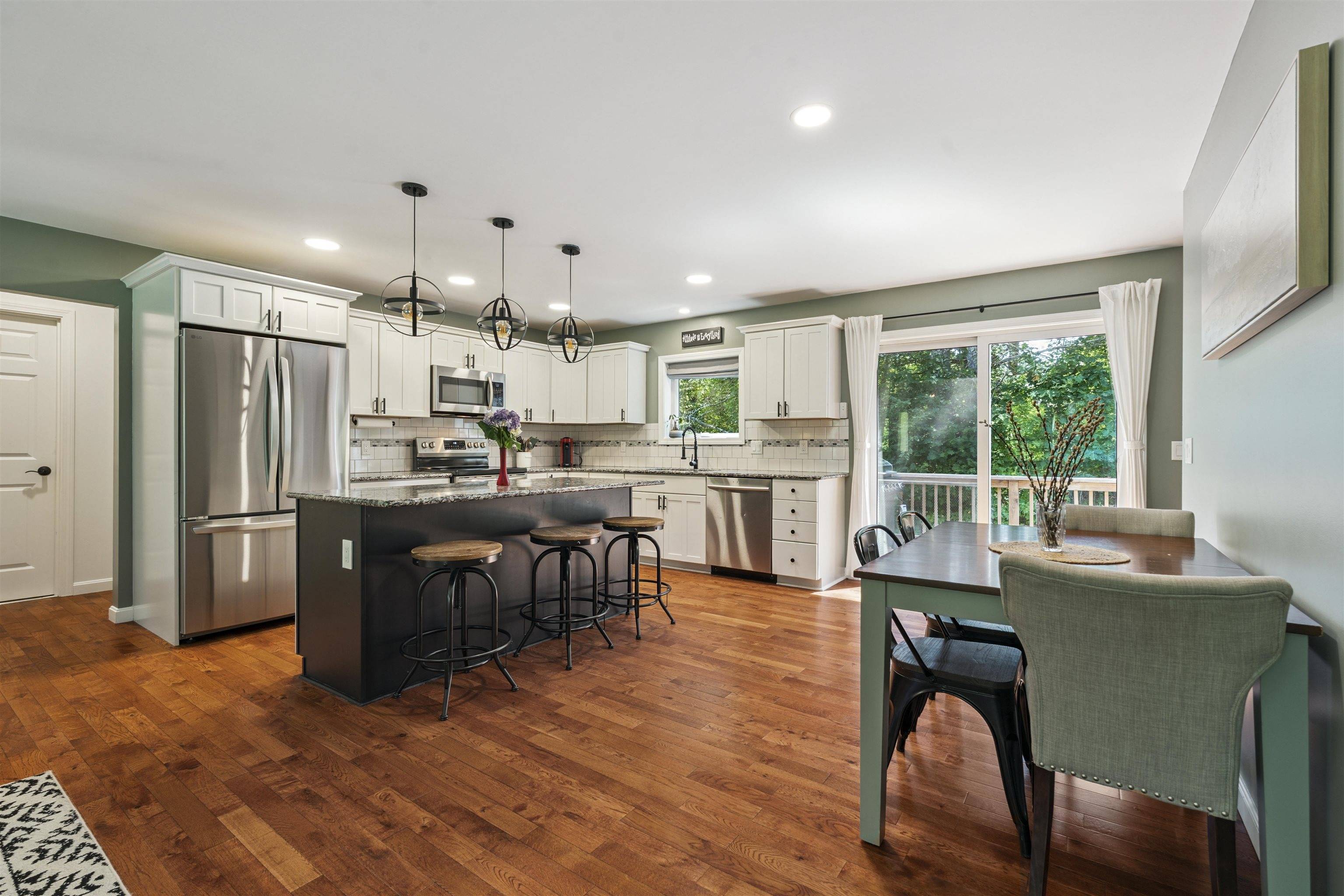 Holderness, NH 03245,254 Seven Pines RD