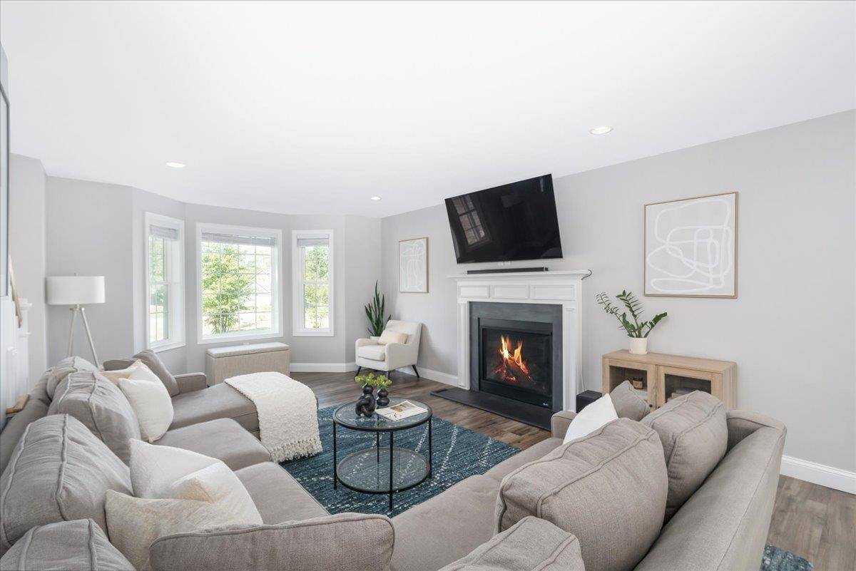 Deerfield, NH 03037,136 Hartford Brook RD