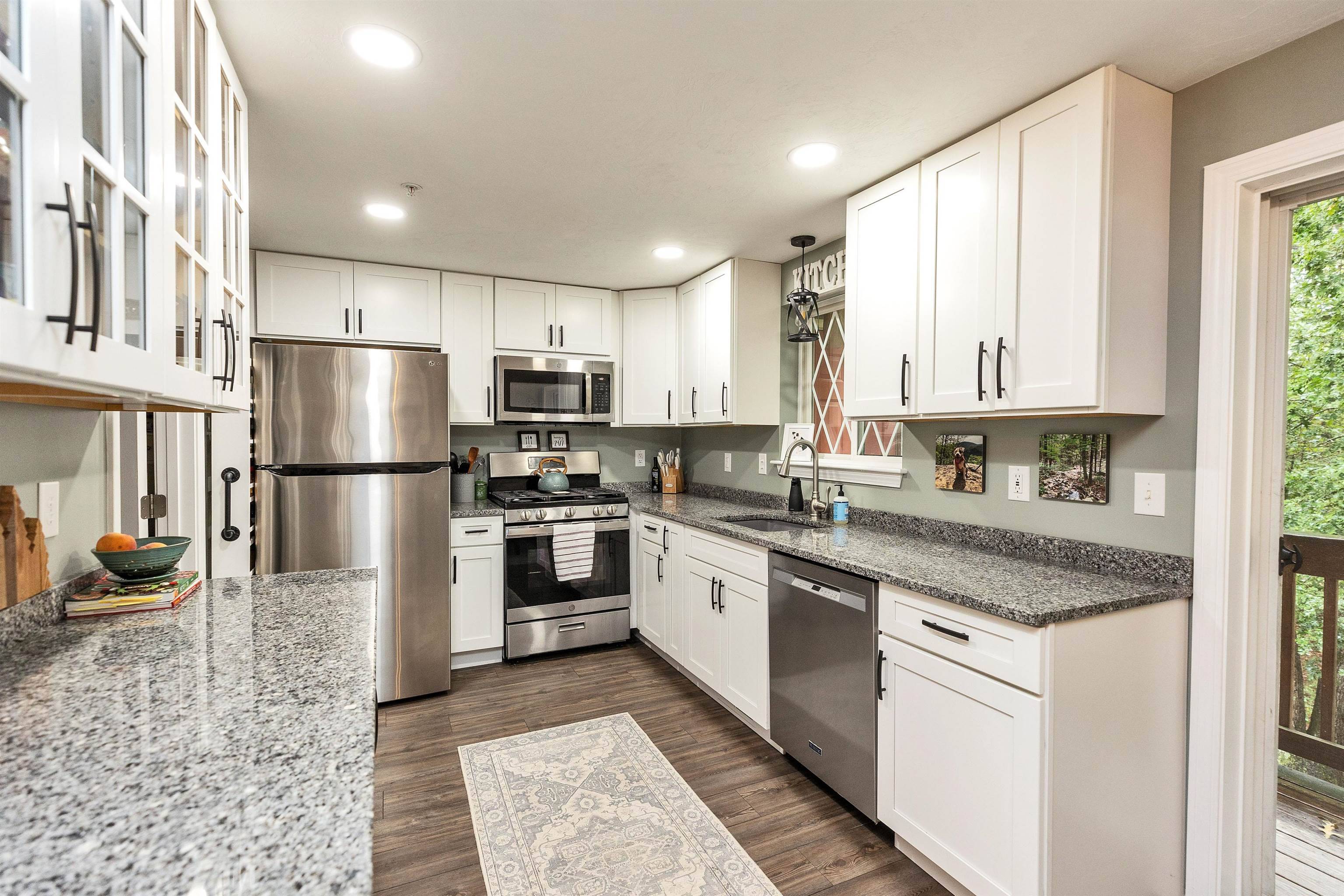 Merrimack, NH 03054,12 Lynn DR