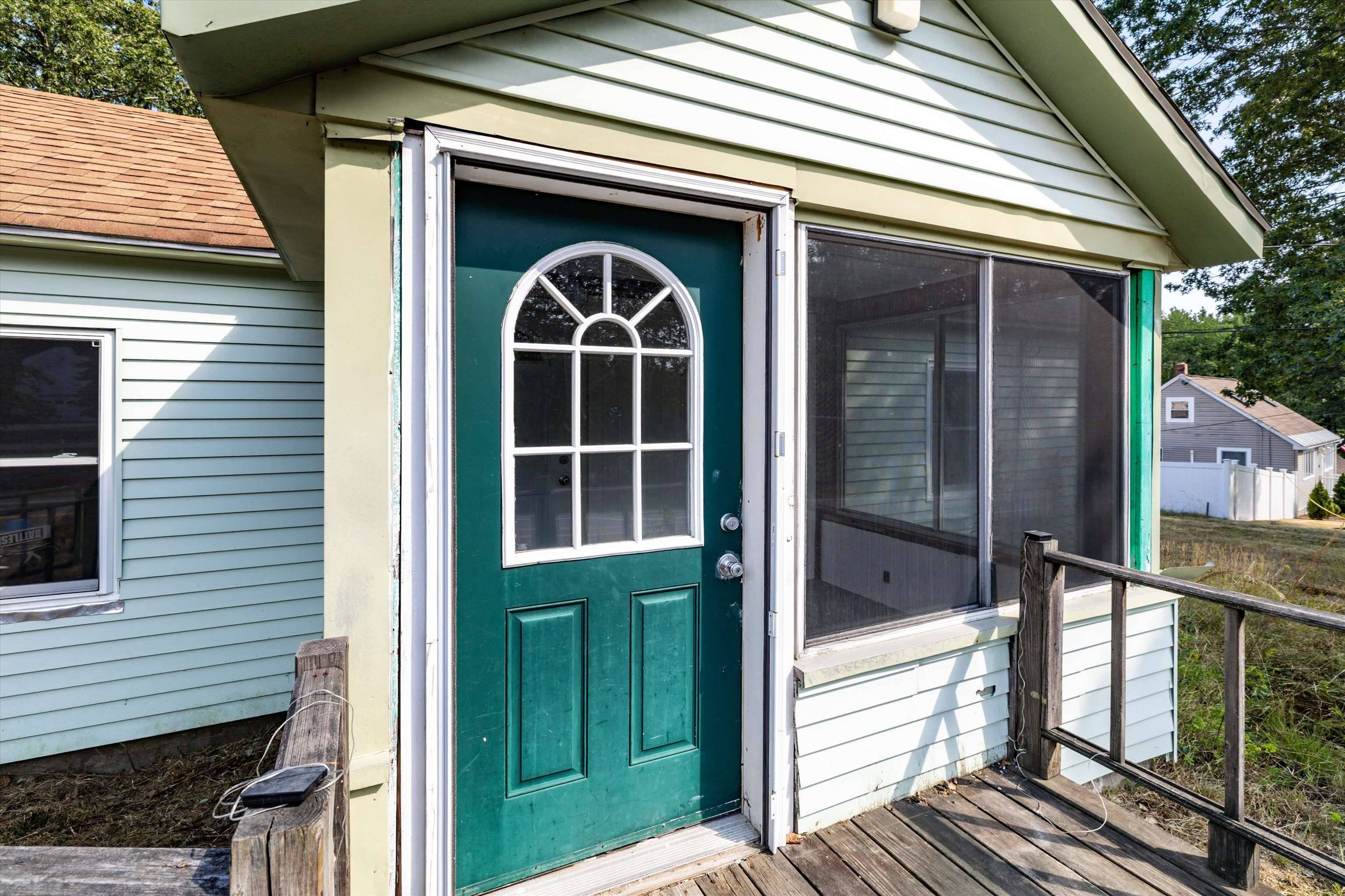 Raymond, NH 03077,126 Chester RD