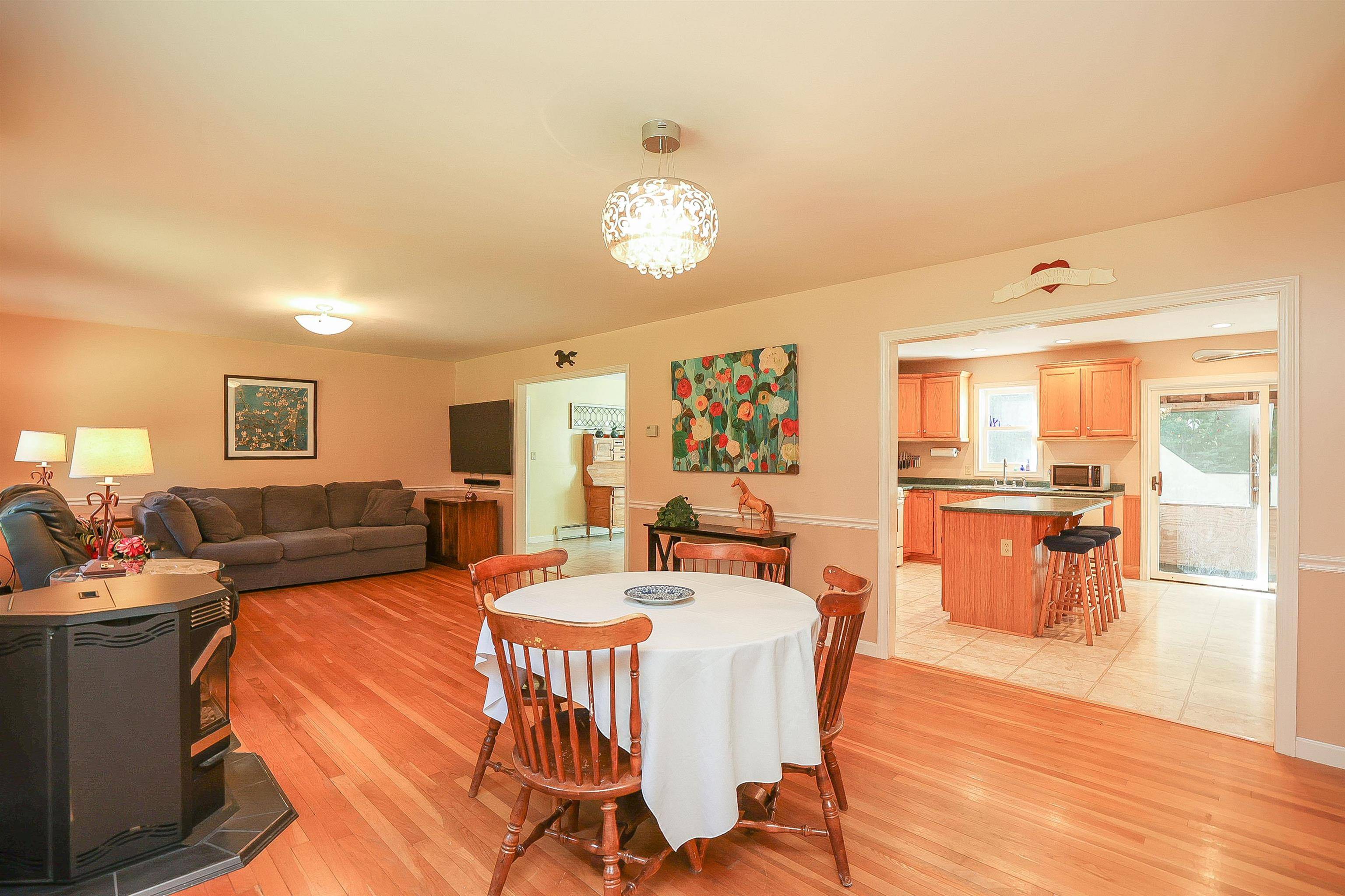 New Boston, NH 03070,42 Mason DR