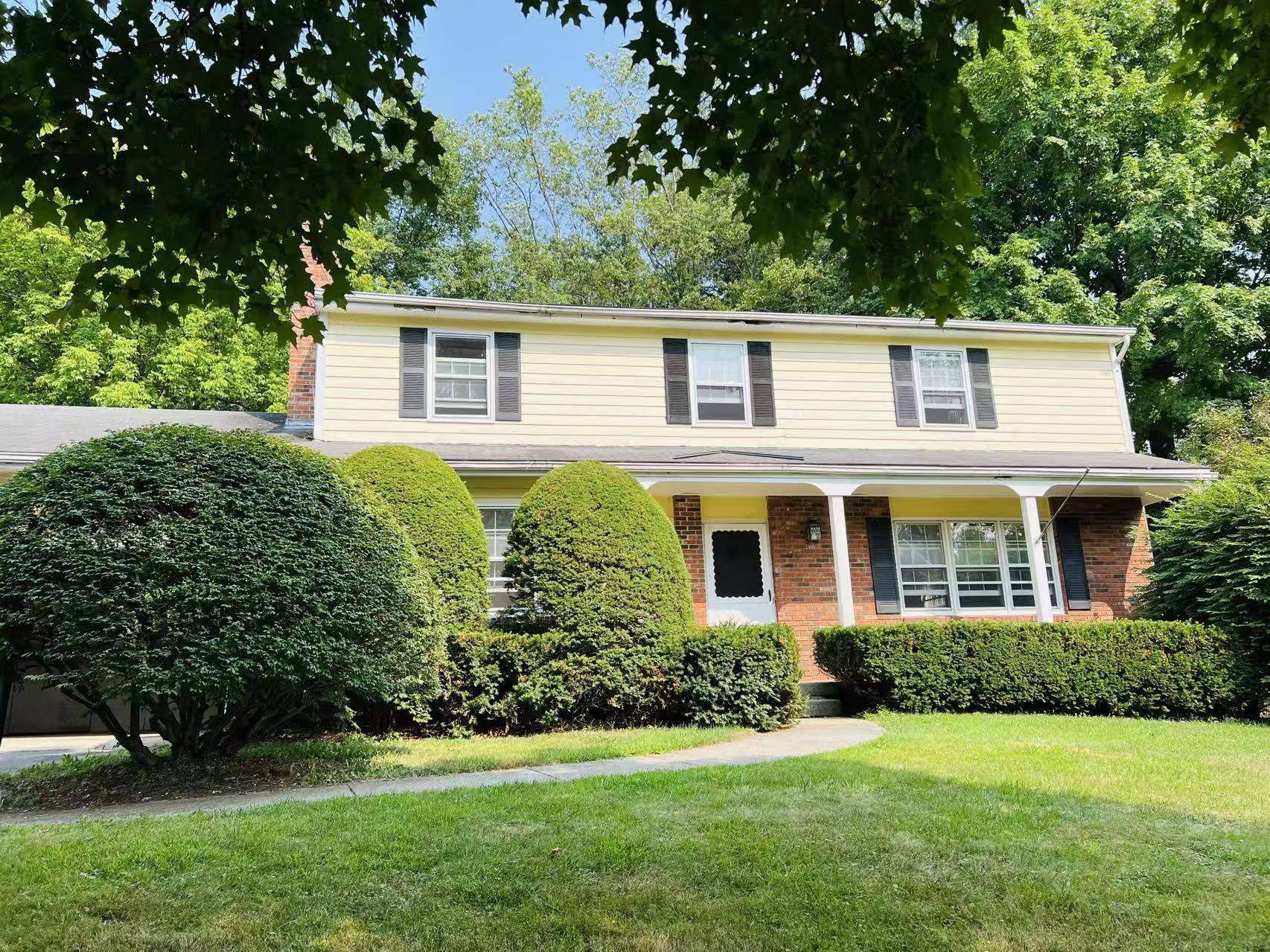 Shelburne, VT 05482,303 Pinehurst DR