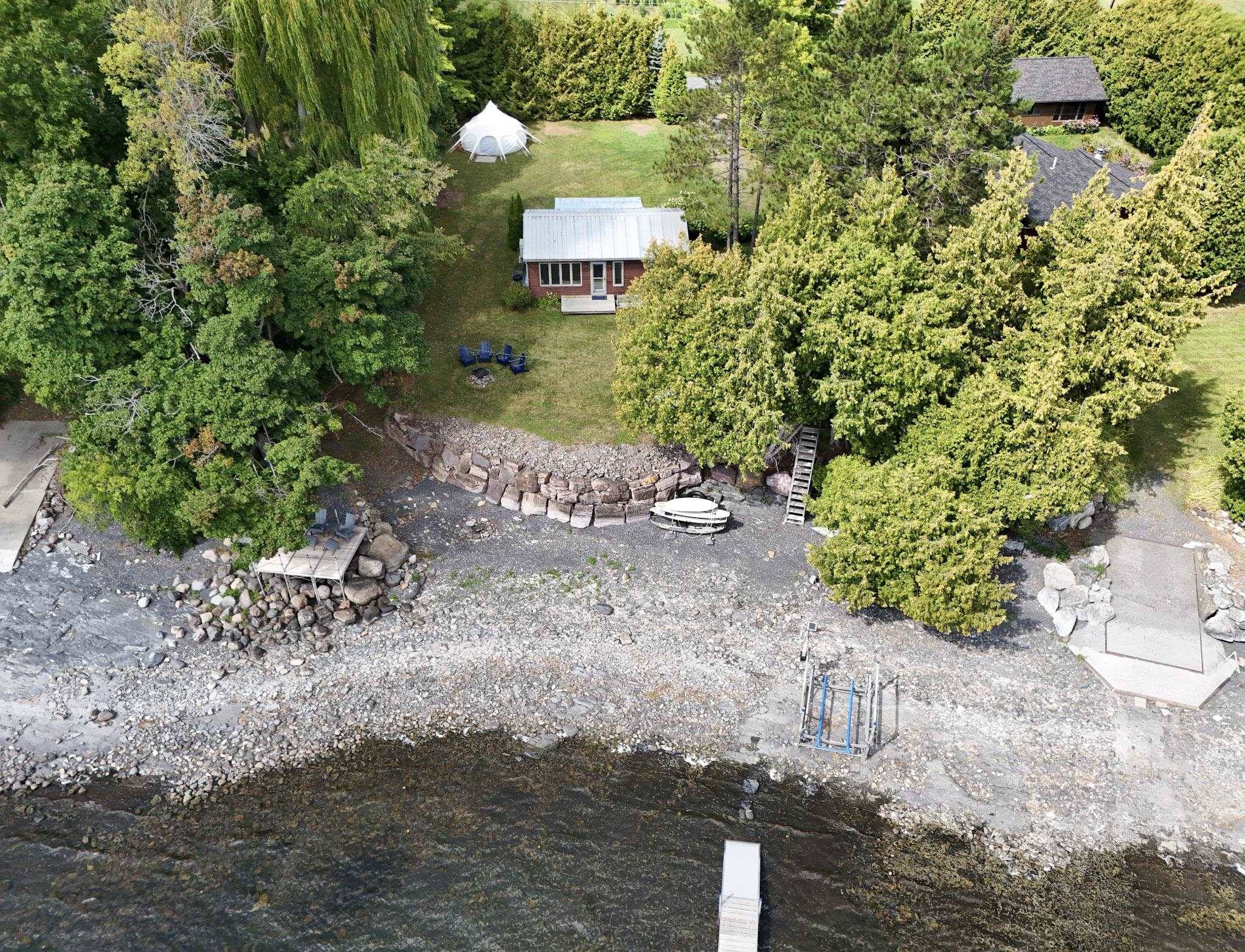 North Hero, VT 05474,17 Mountain View LN