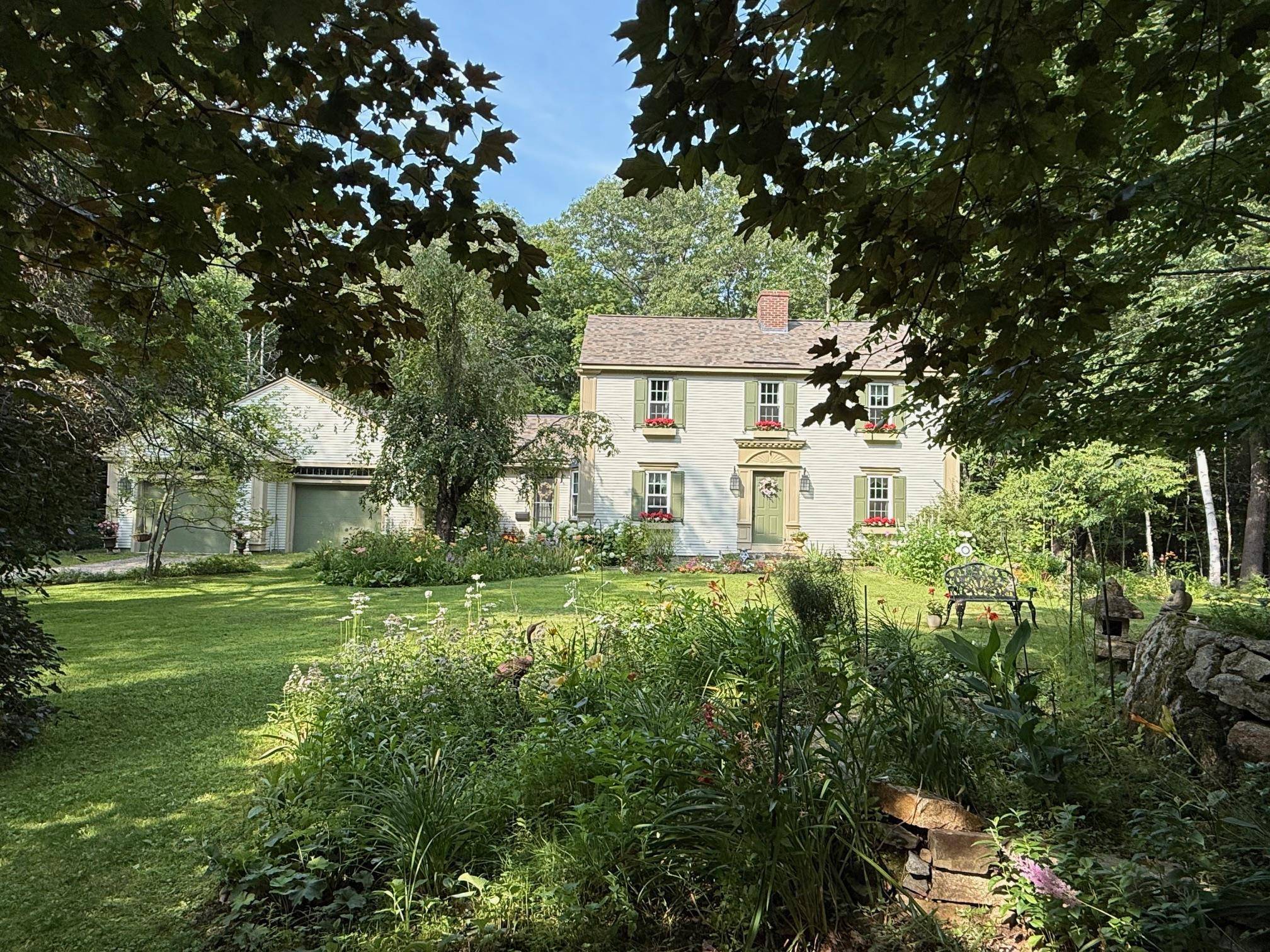 Brookfield, NH 03872,220 Governors RD