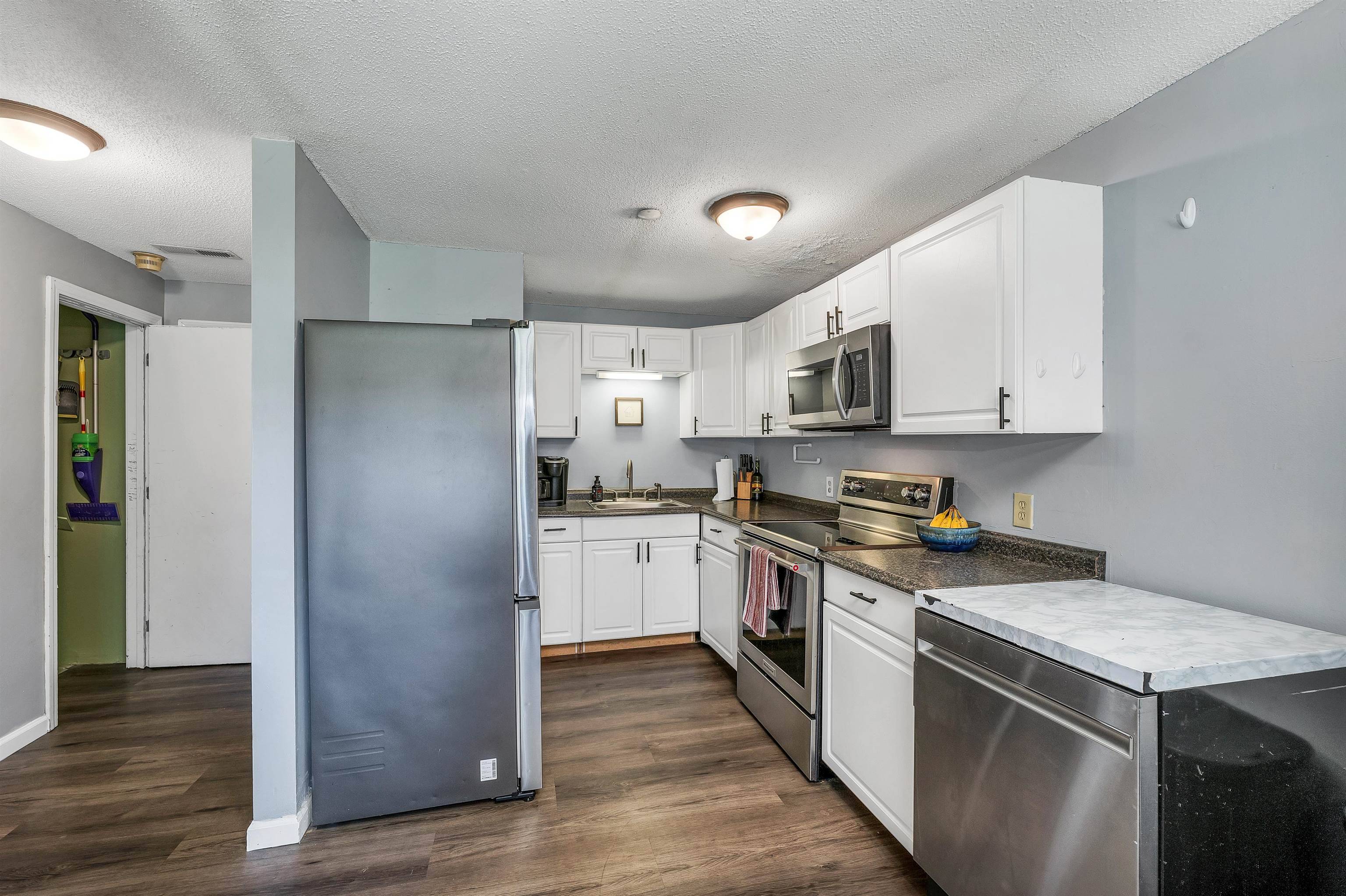 Hudson, NH 03051,202 Elmwood DR