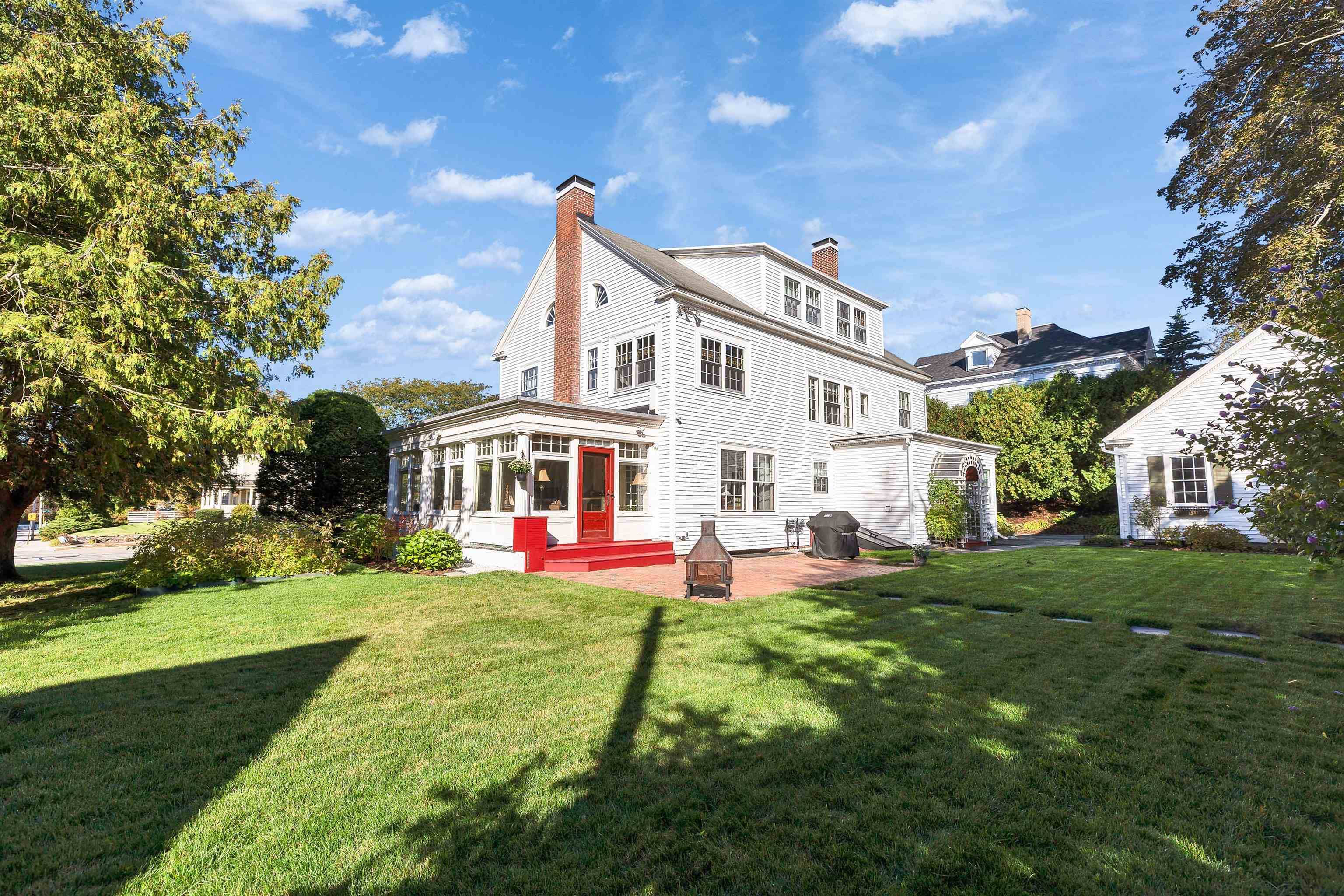 Manchester, NH 03104,2143 Elm ST