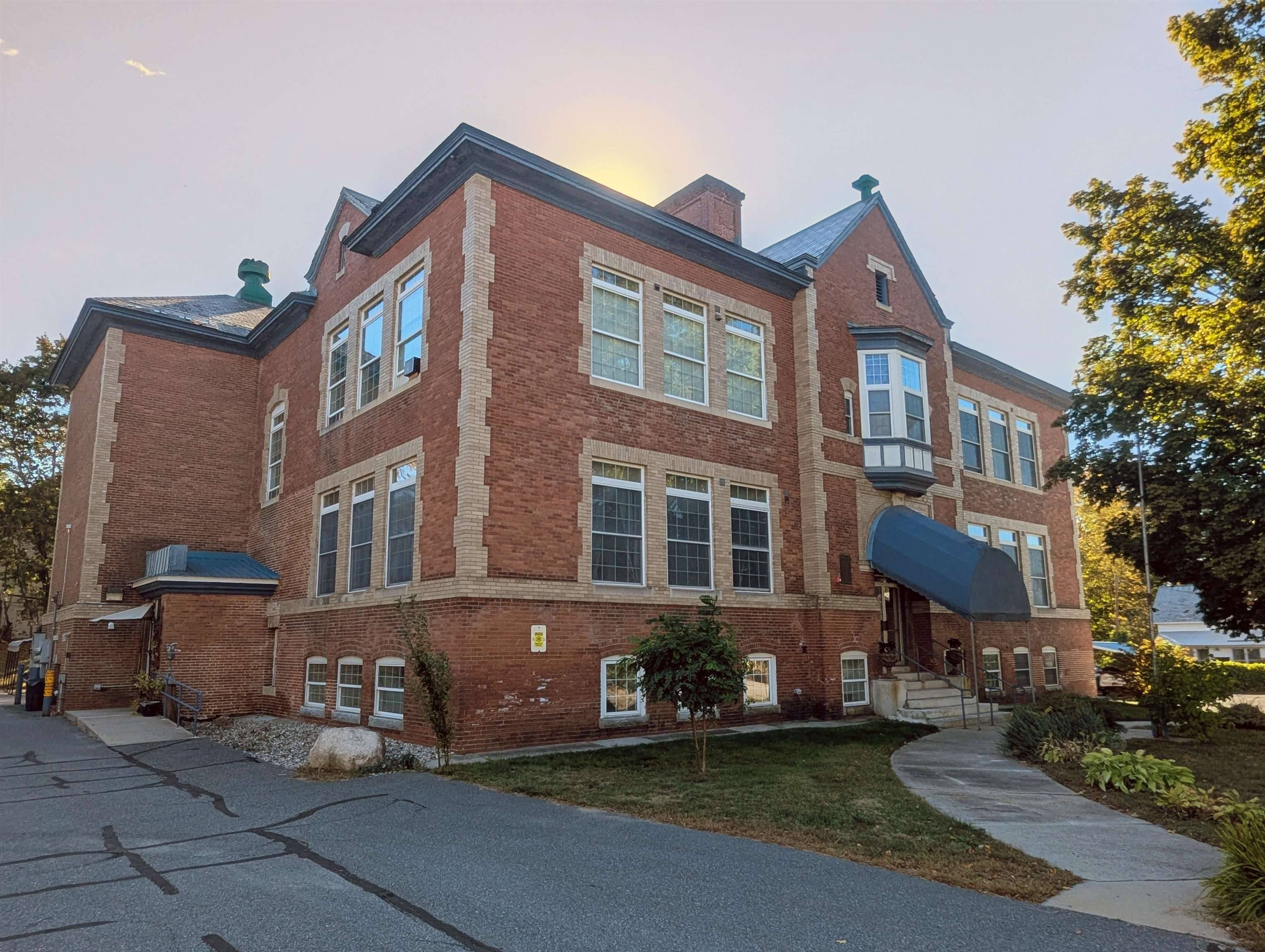 Claremont, NH 03743,26 Mulberry ST #6
