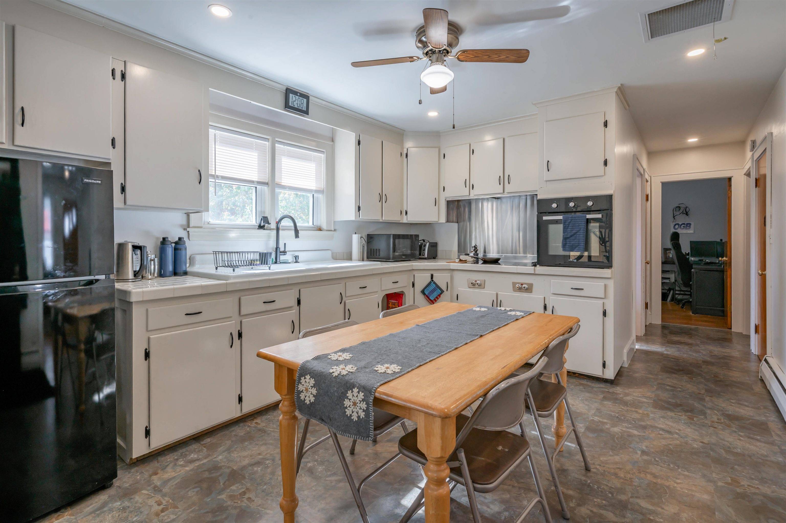 Manchester, NH 03103,197 Laxson AVE