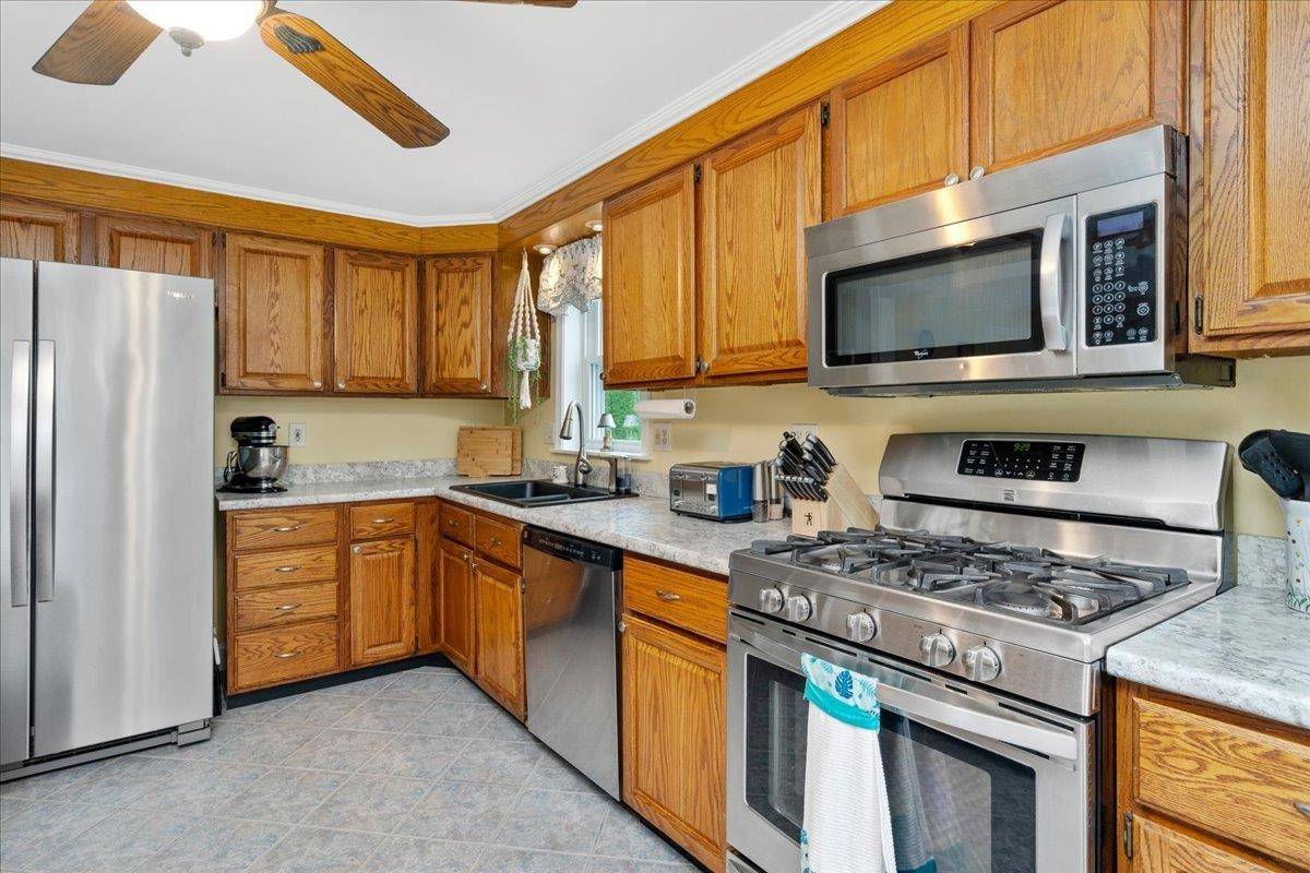 Manchester, NH 03104,1068 Mammoth RD