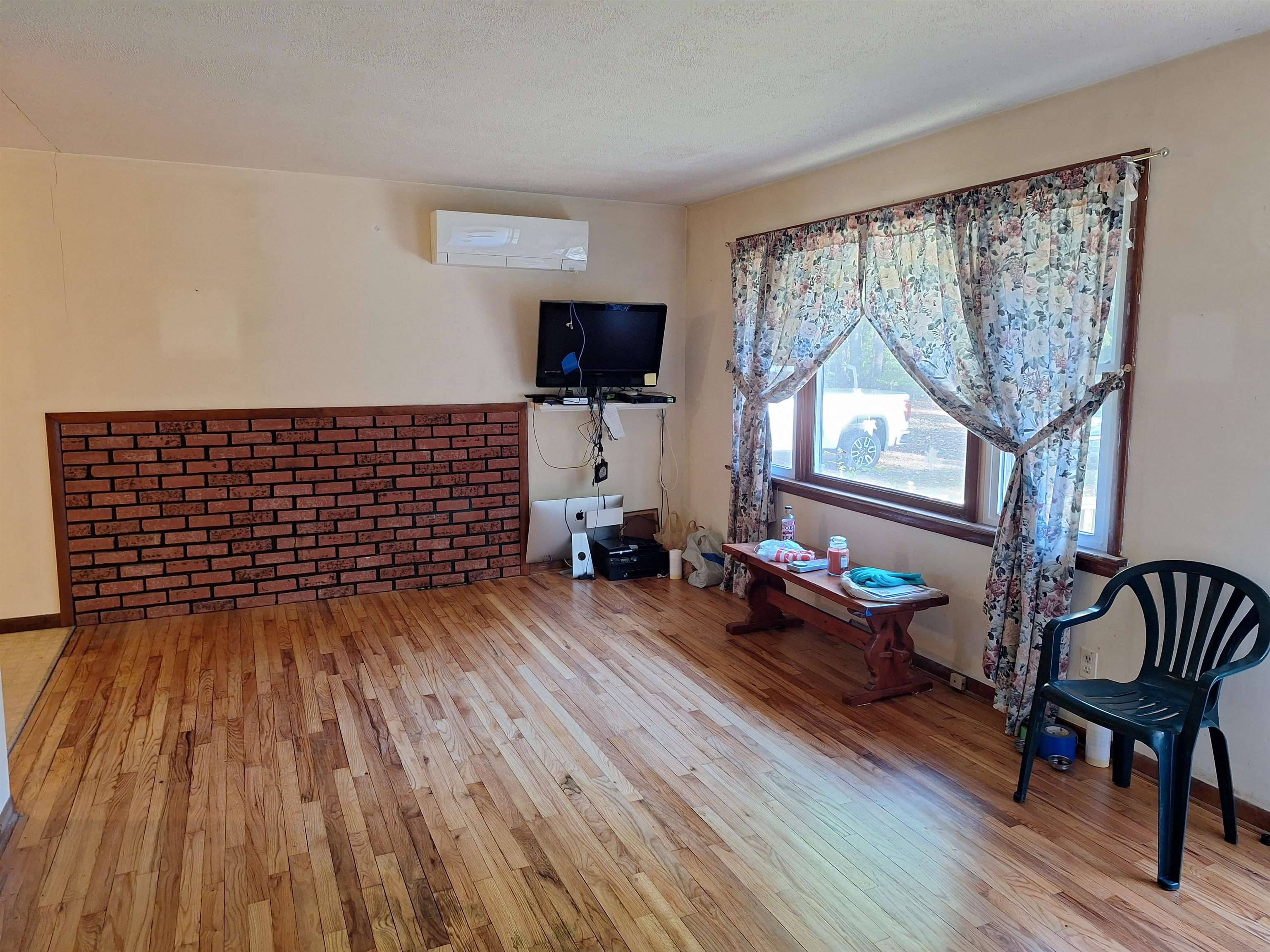Walpole, NH 03608,474 County RD