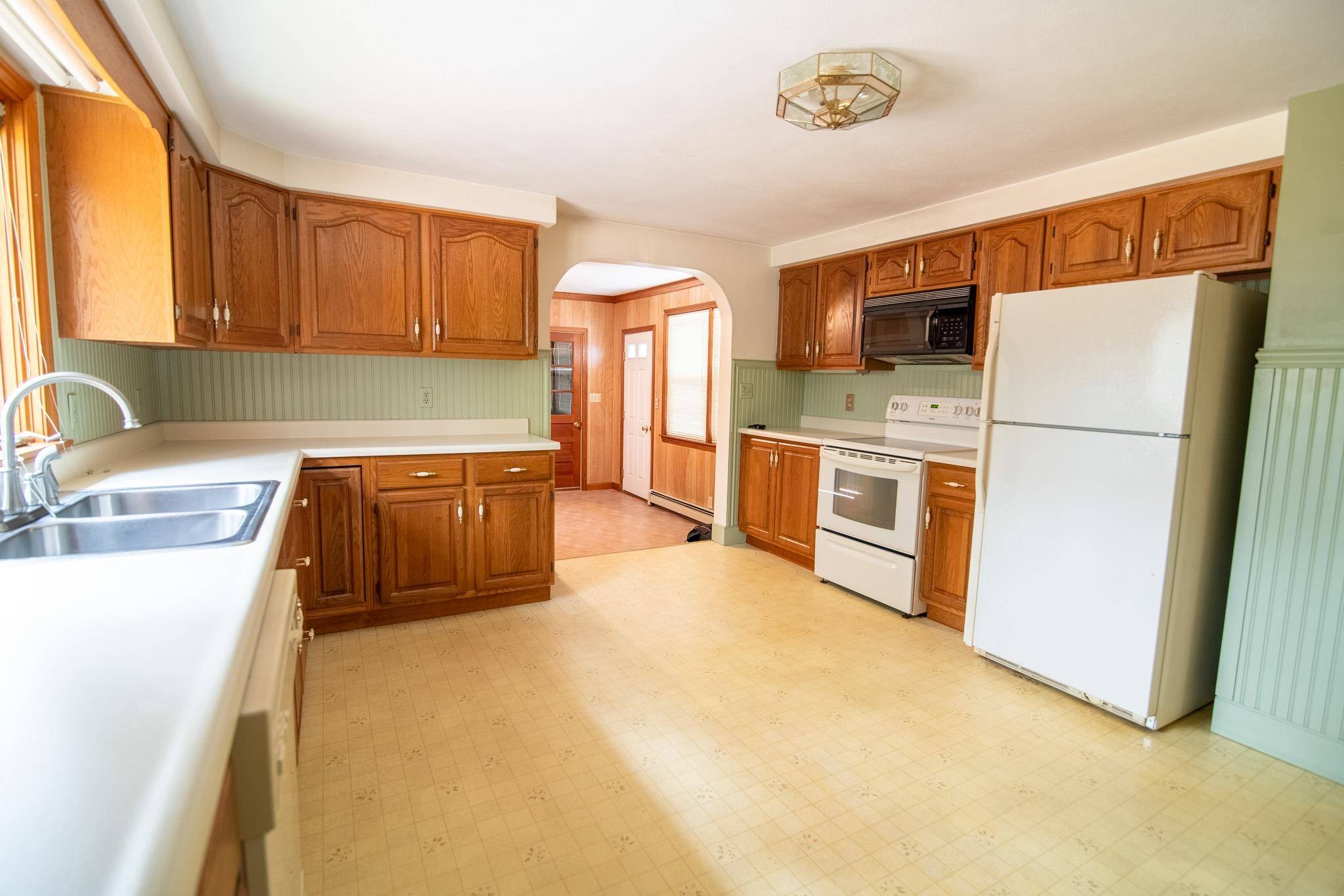 Hampton Falls, NH 03844,17 Drinkwater RD