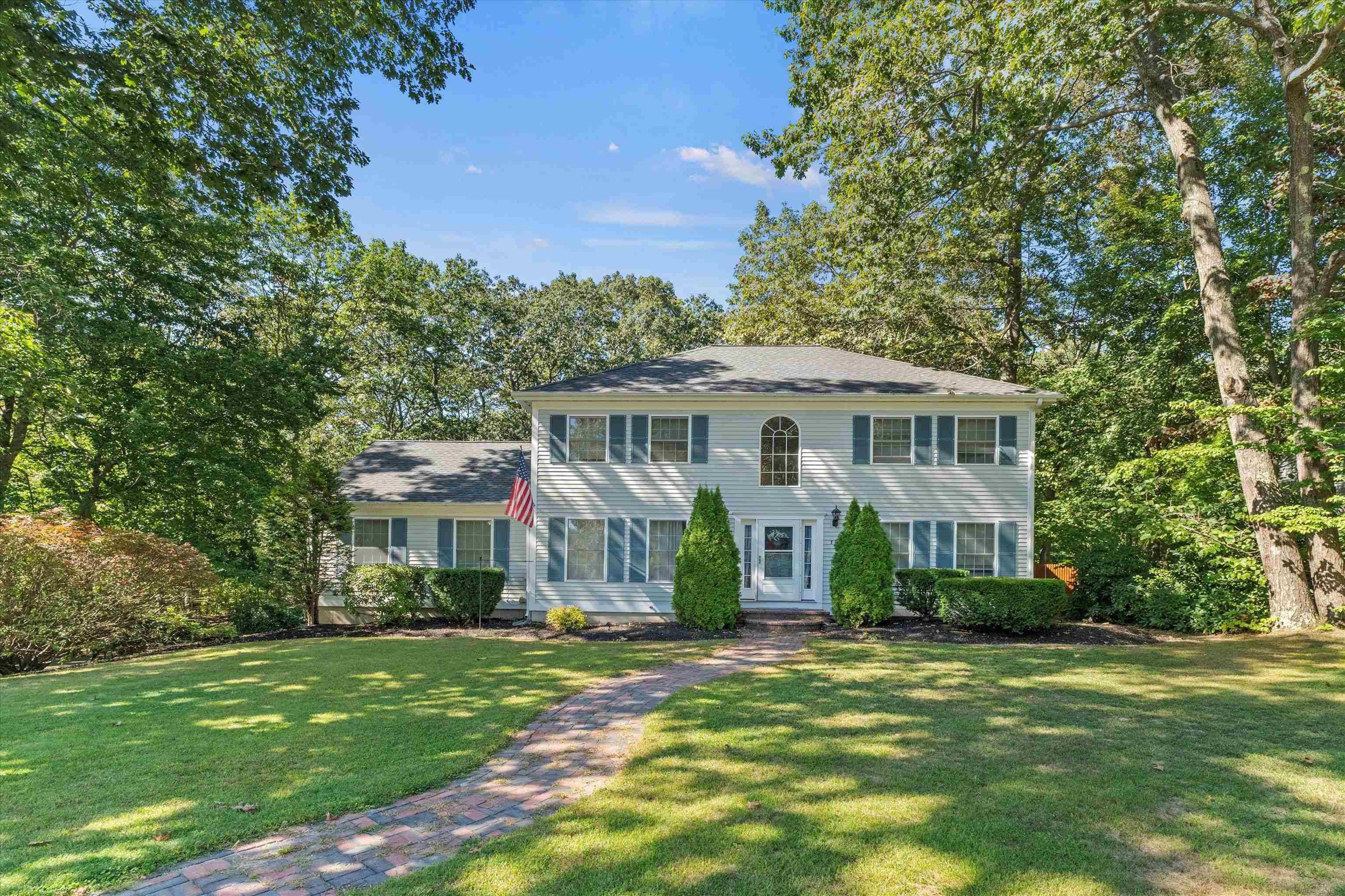 Hooksett, NH 03106,18 Julia DR