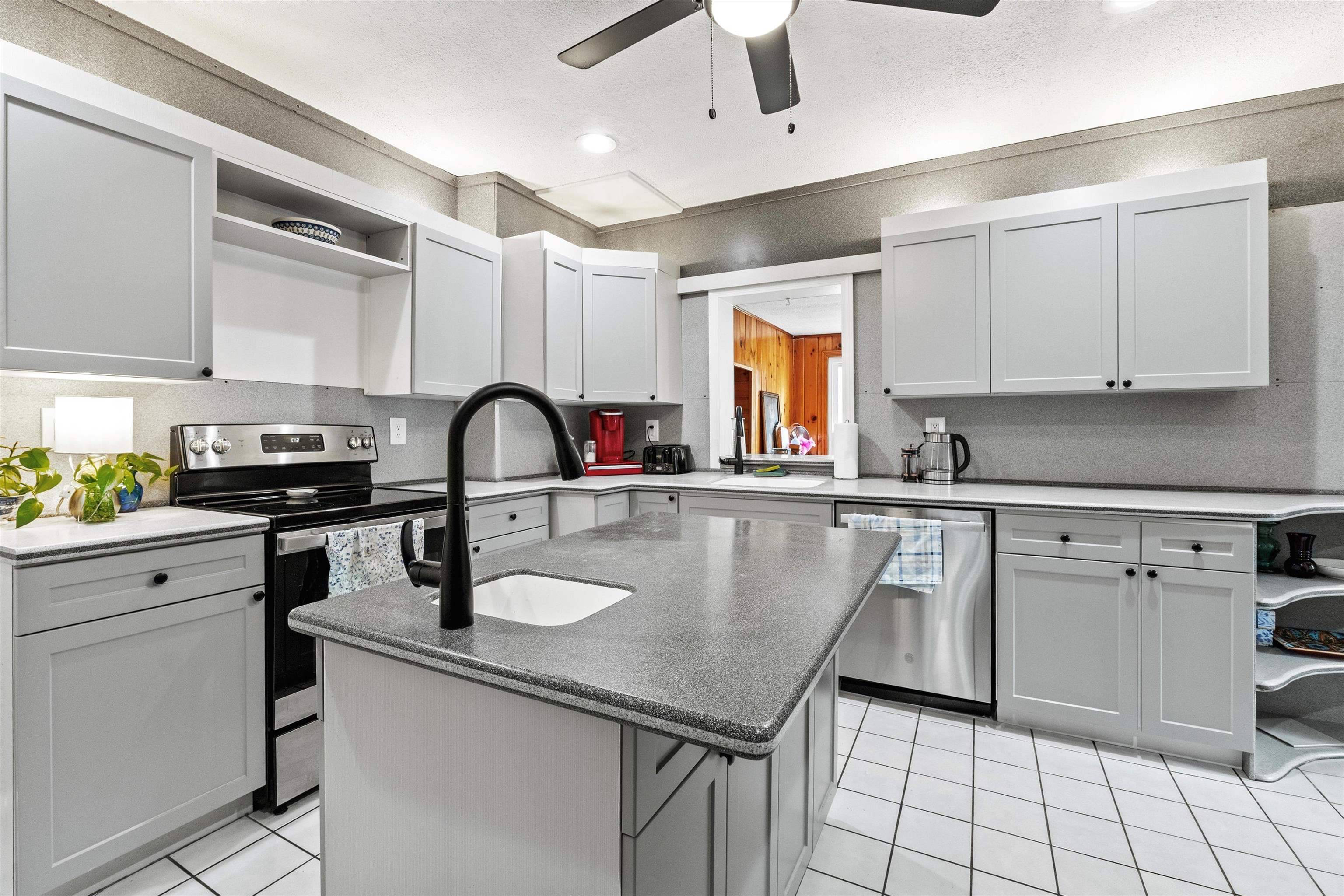 Manchester, NH 03104,362 Pearl ST